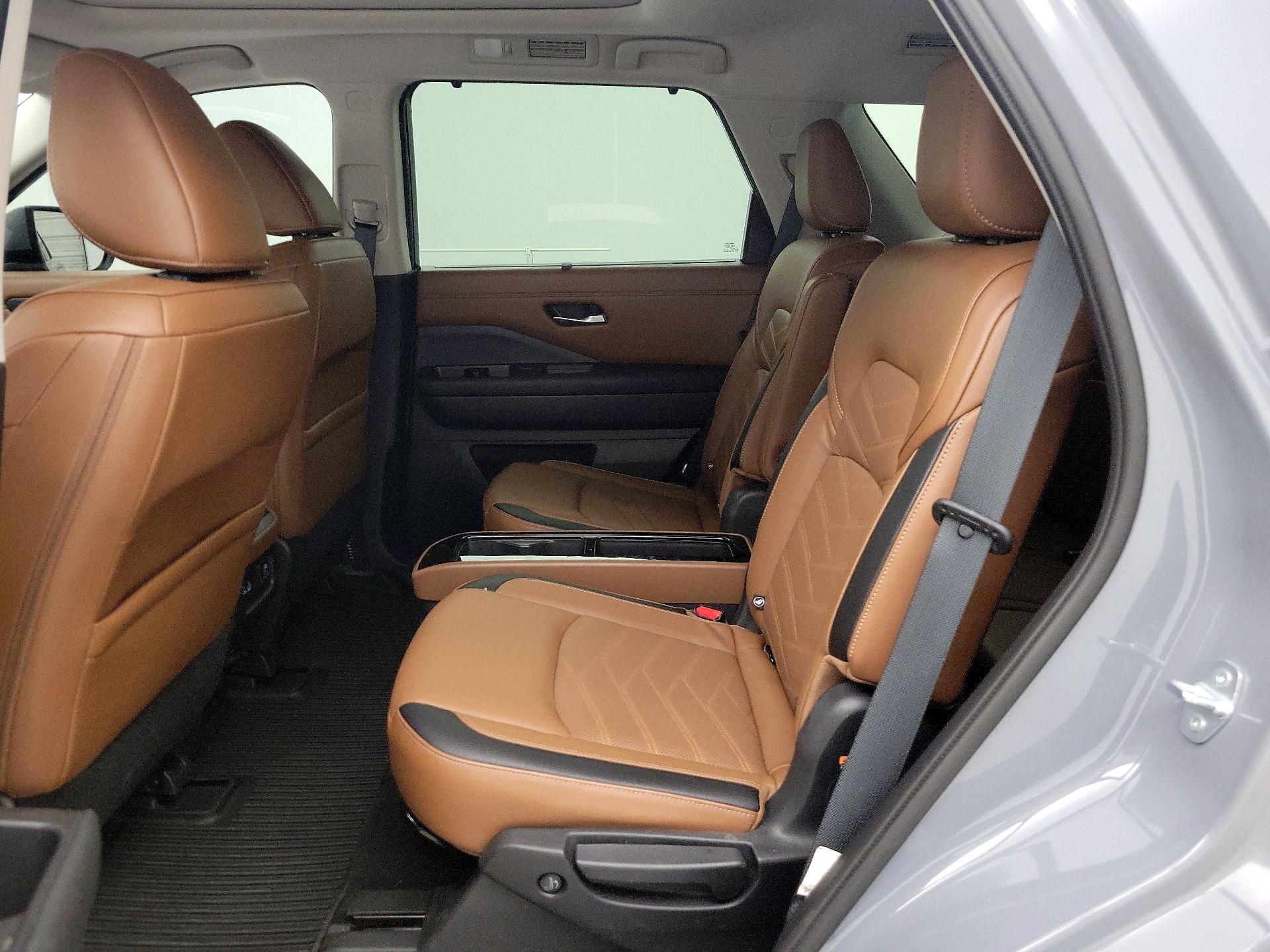 Thumbnail: 2023 Nissan Pathfinder - 20