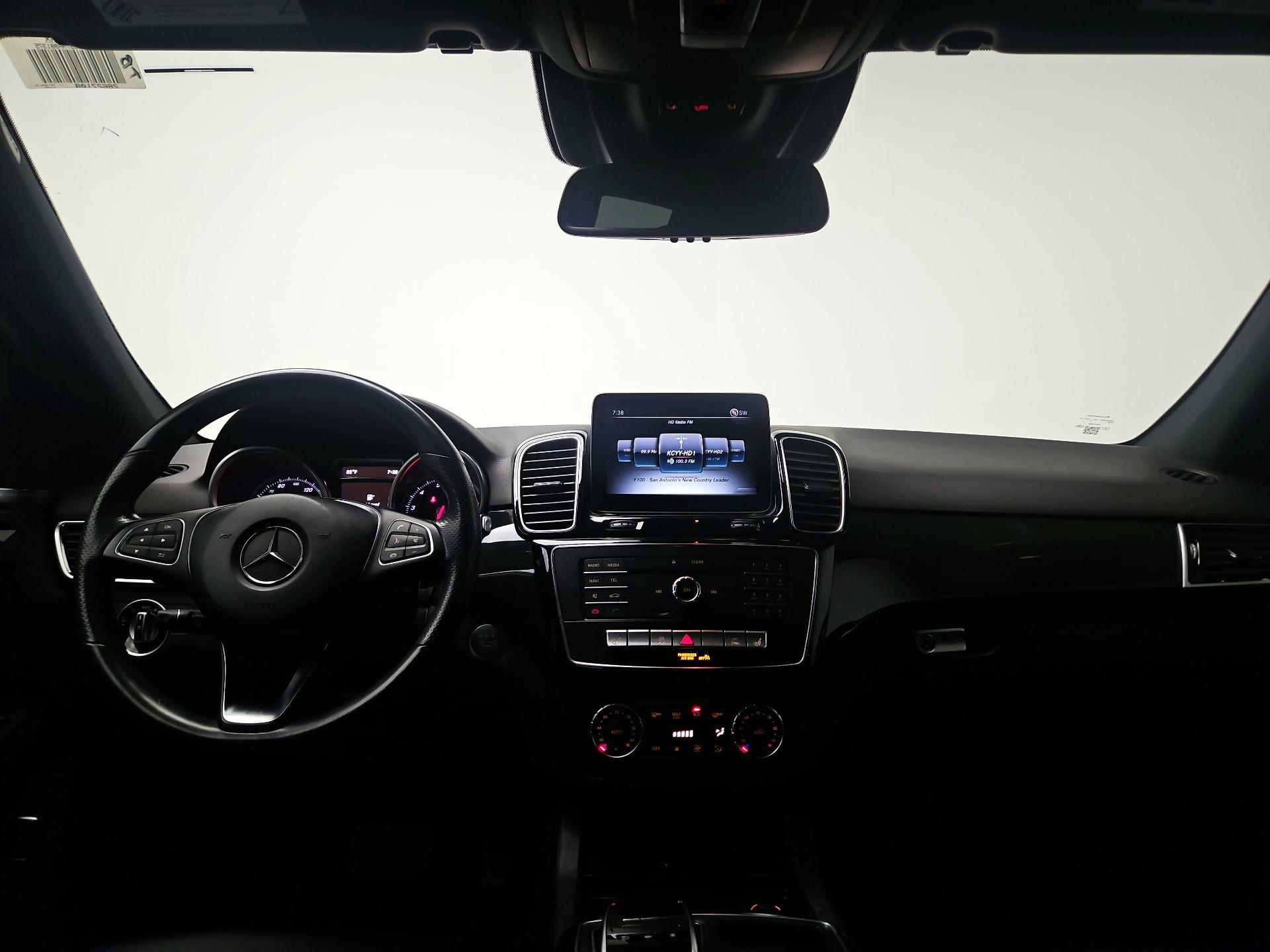 Thumbnail: 2017 Mercedes-Benz GLE - 9