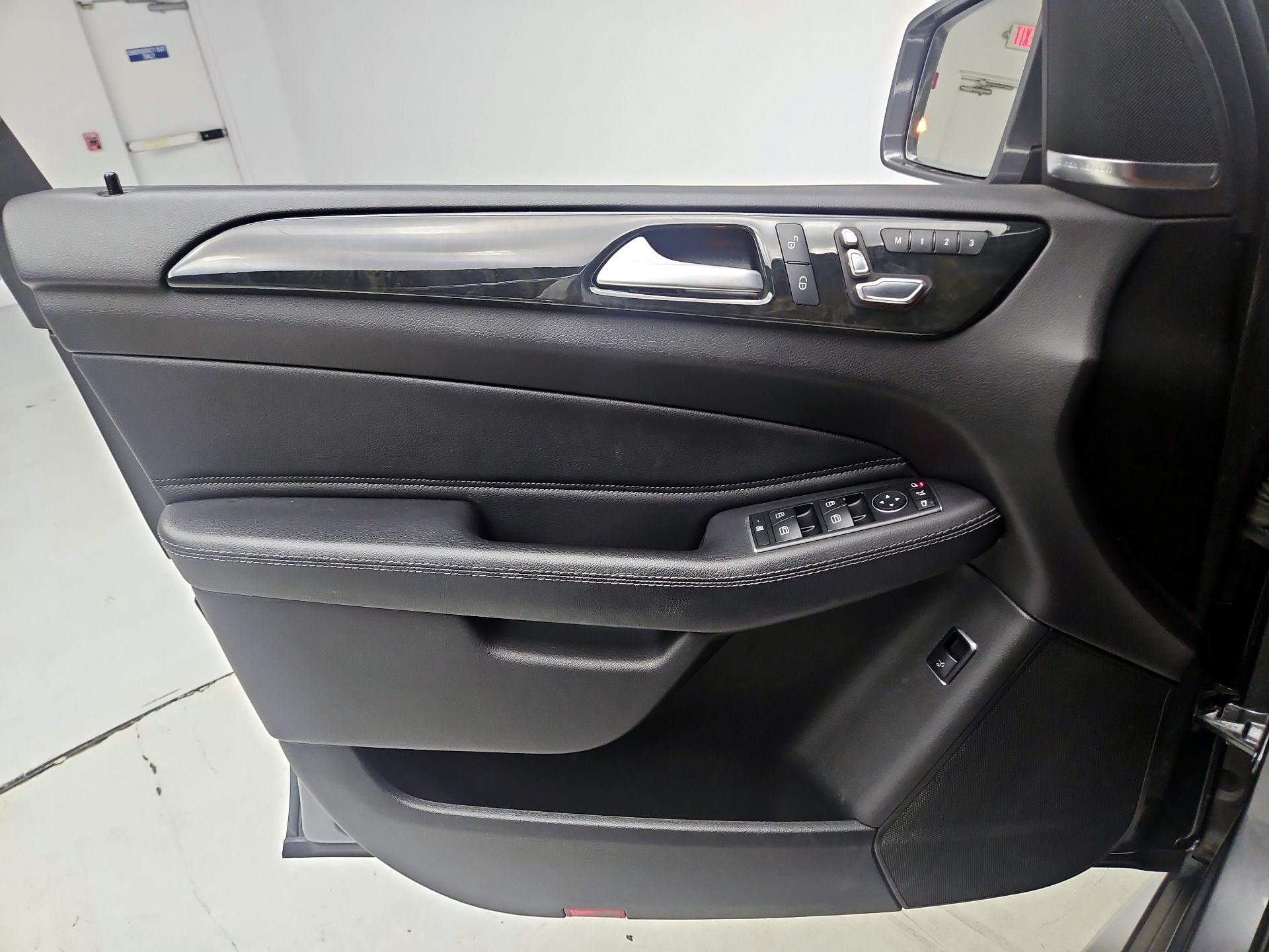 Thumbnail: 2017 Mercedes-Benz GLE - 12