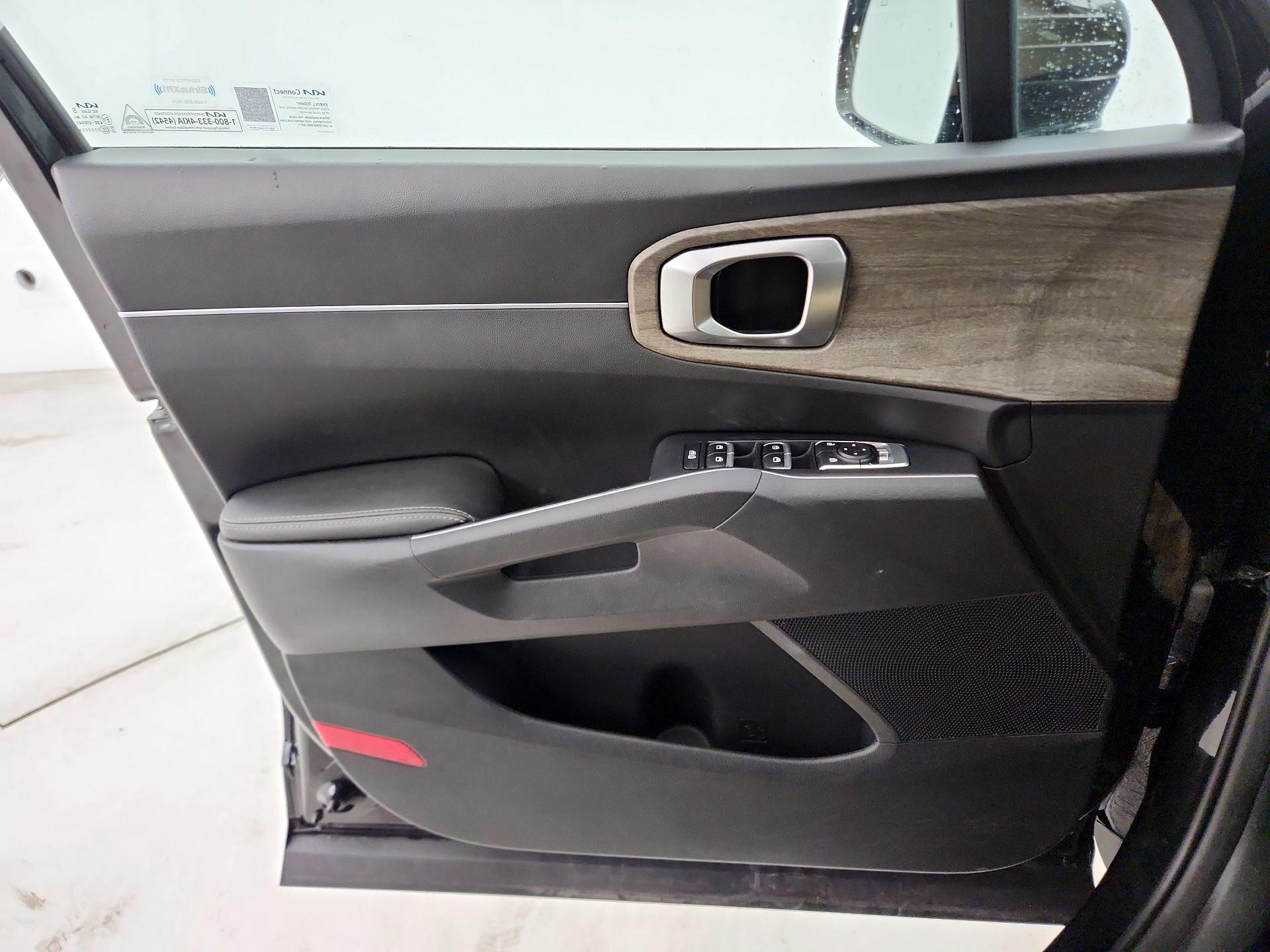 Thumbnail: 2023 Kia Sorento - 12