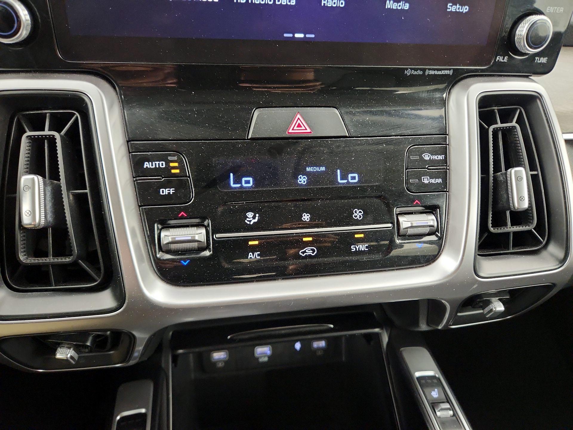 Thumbnail: 2023 Kia Sorento - 17