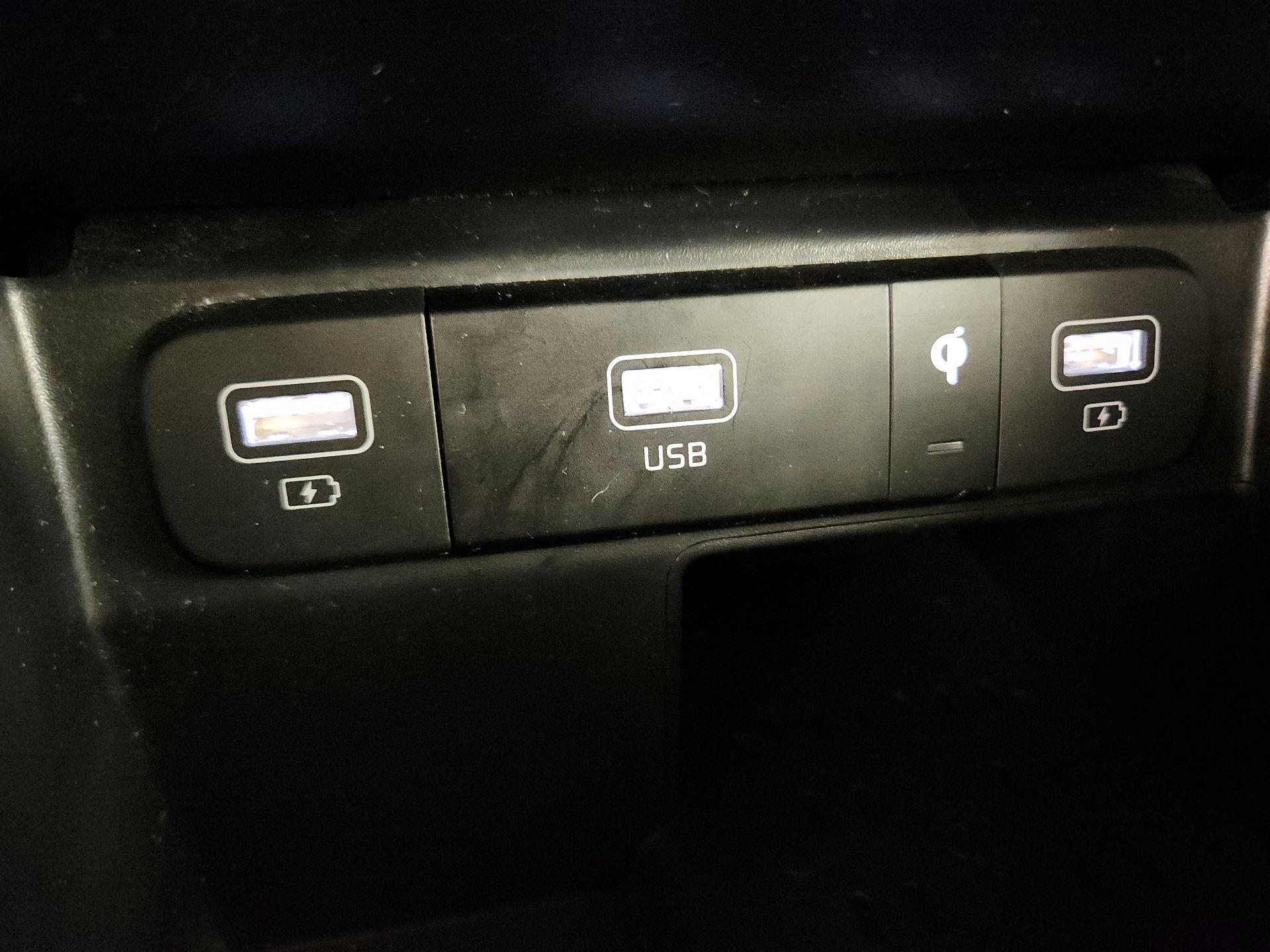 Thumbnail: 2023 Kia Sorento - 19