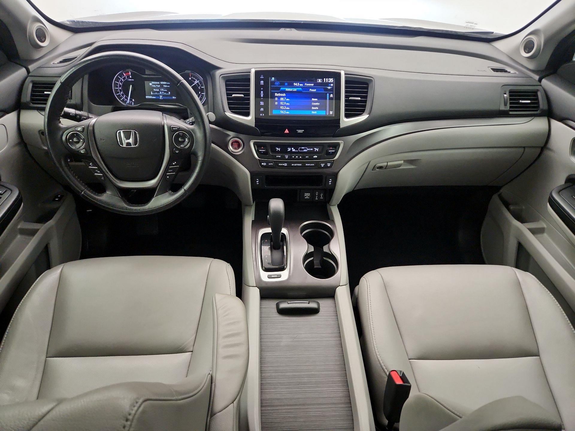 Thumbnail: 2017 Honda Pilot - 9