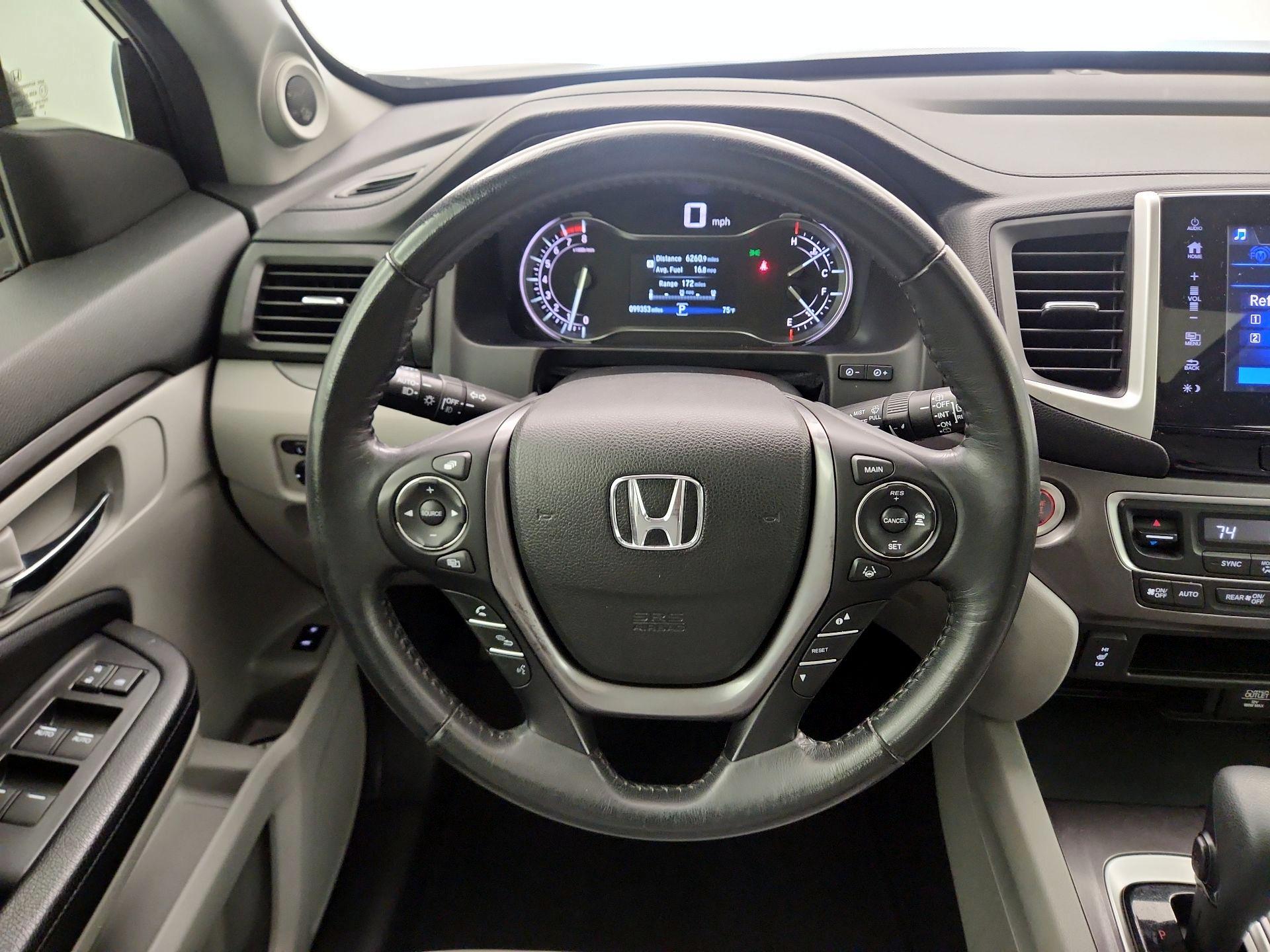 Thumbnail: 2017 Honda Pilot - 10