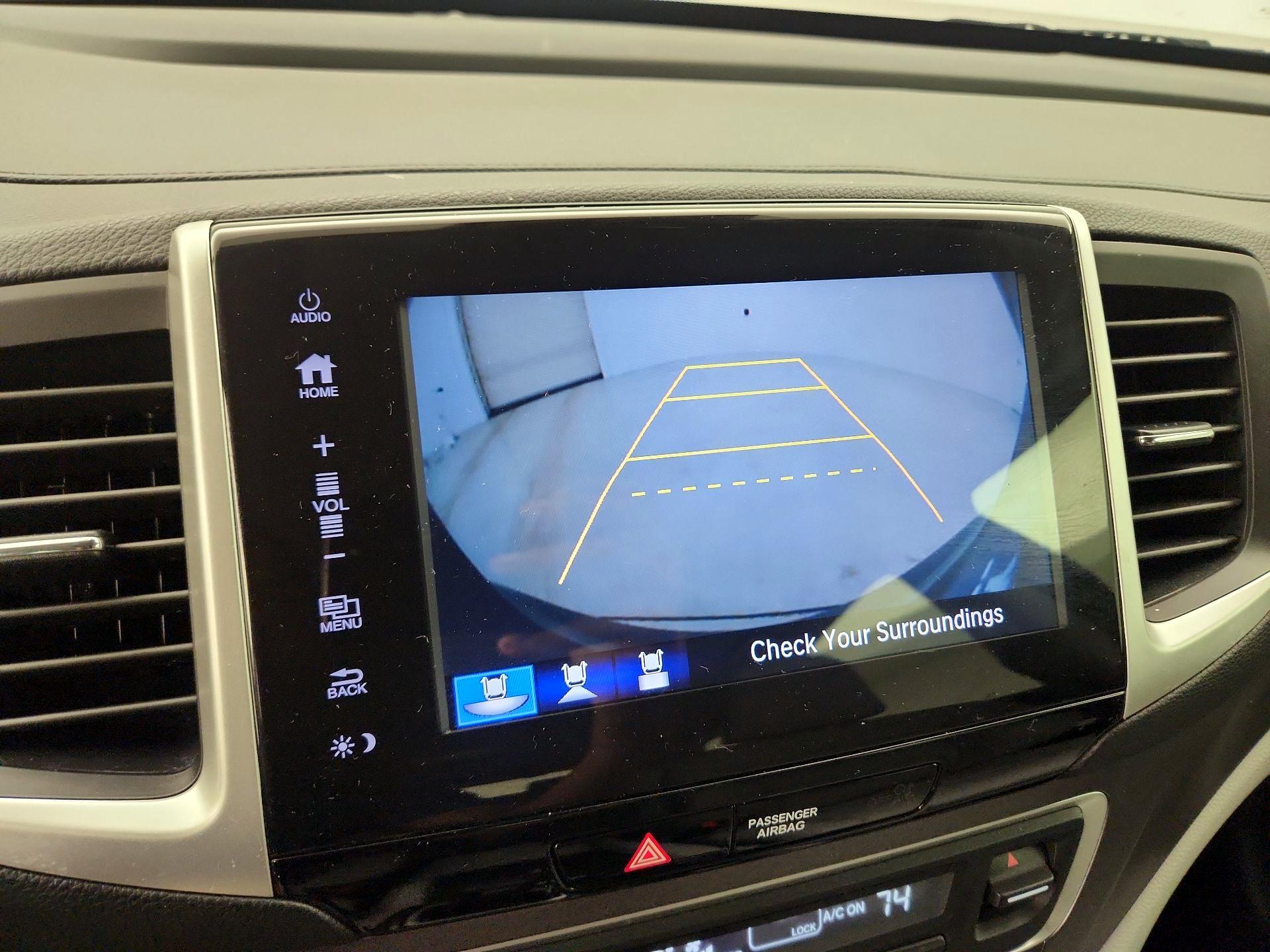 Thumbnail: 2017 Honda Pilot - 14