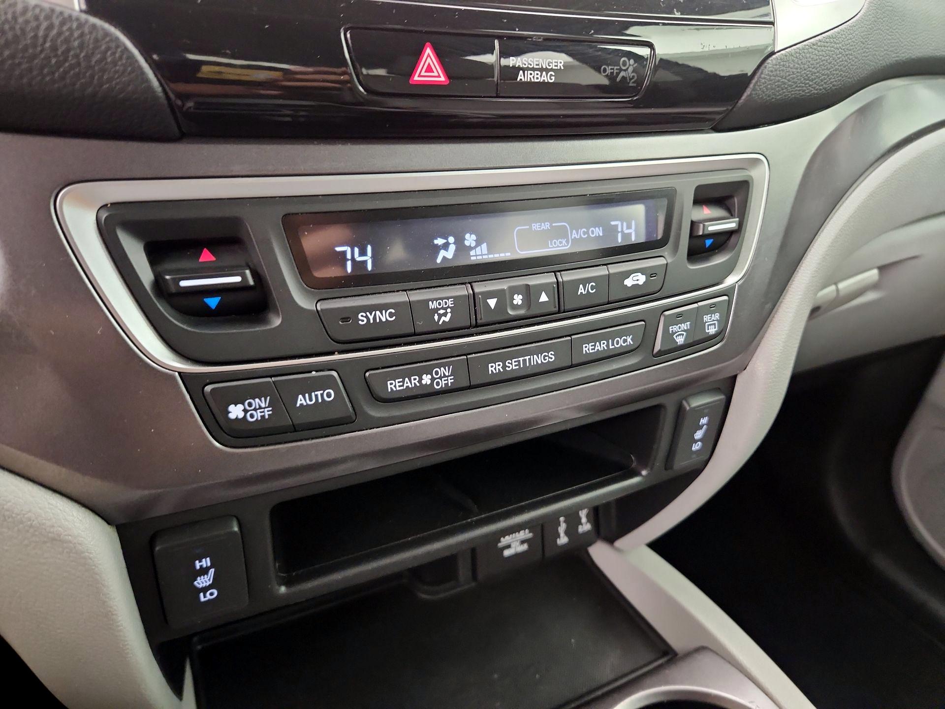 Thumbnail: 2017 Honda Pilot - 16