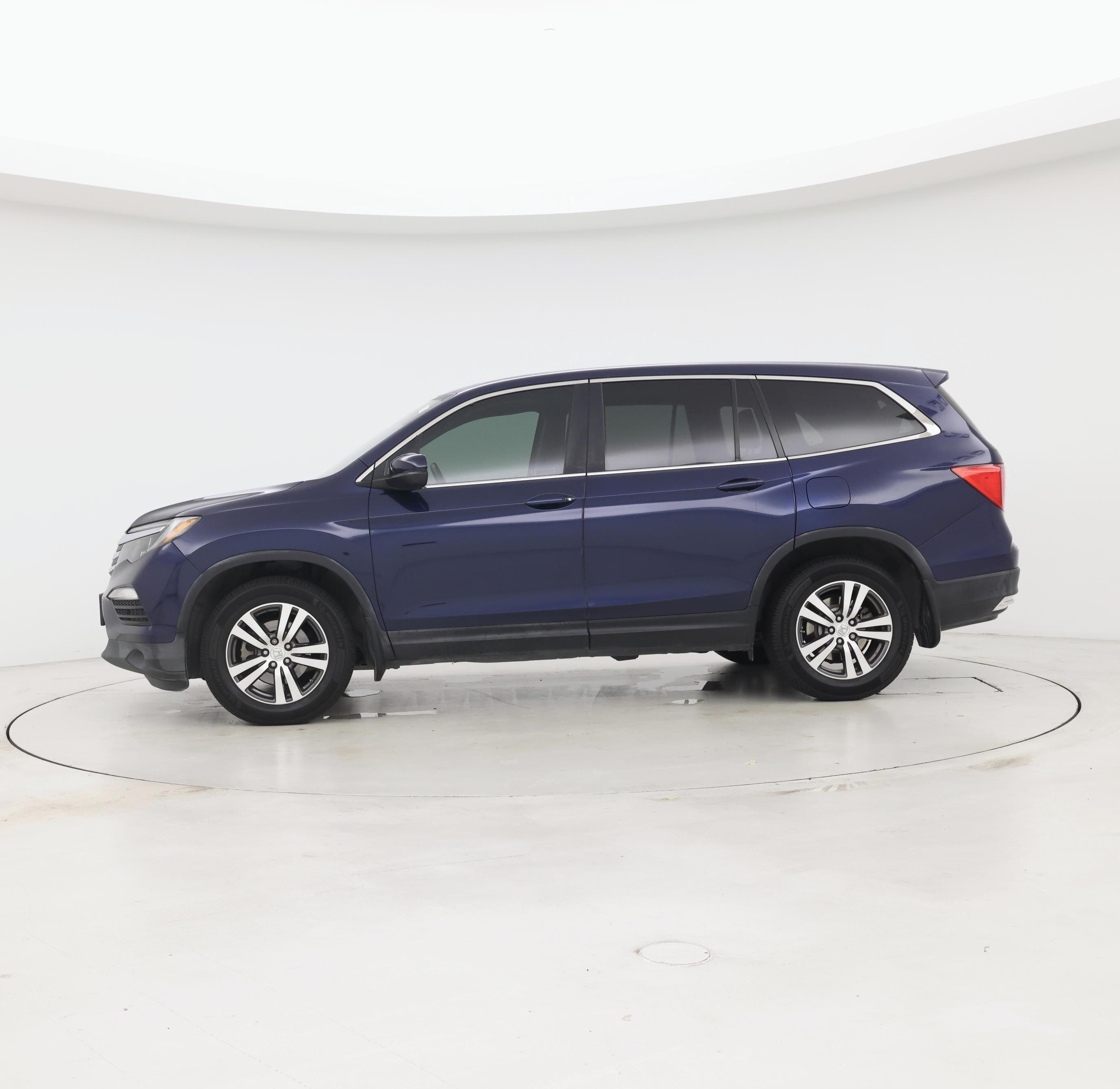 Thumbnail: 2017 Honda Pilot - 3