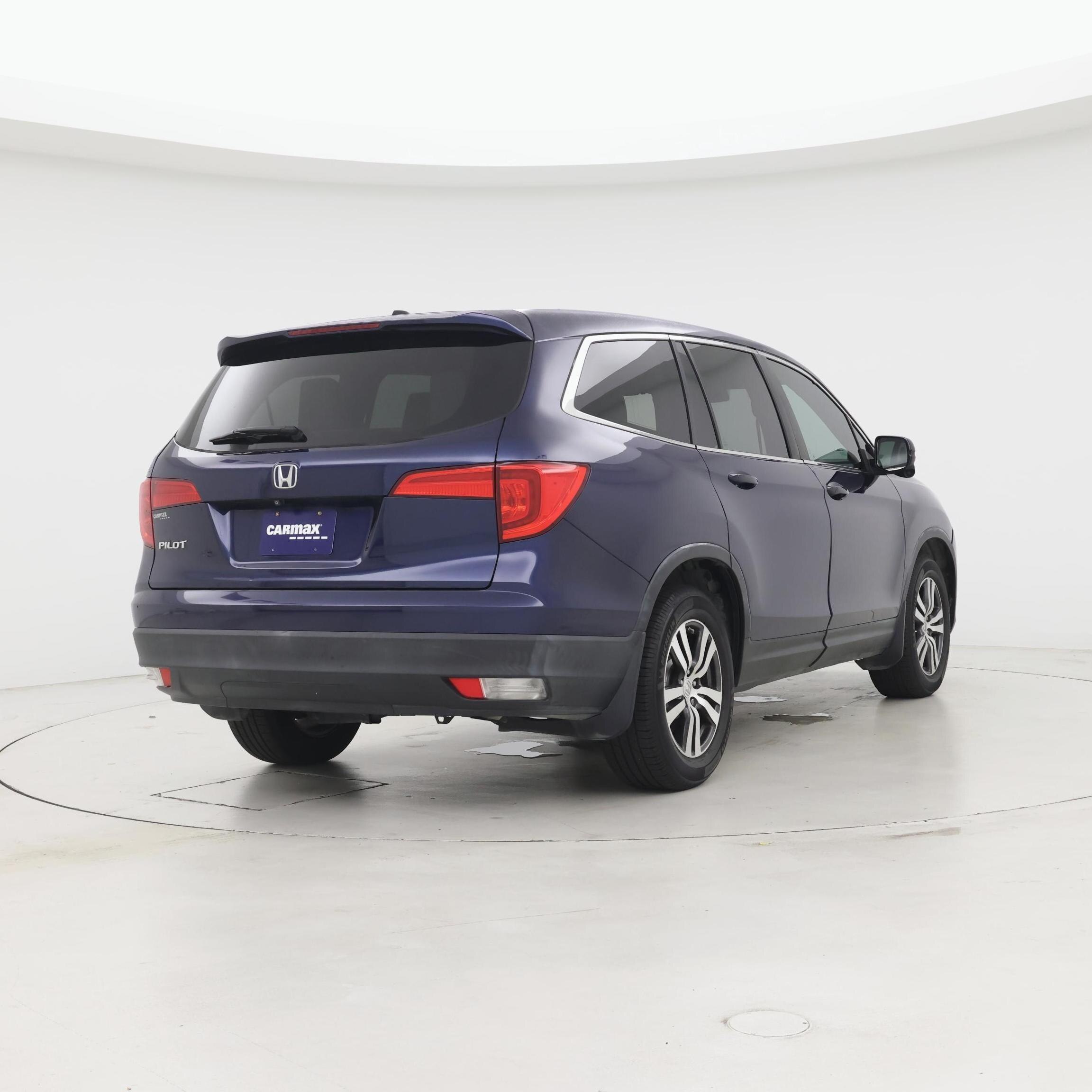 Thumbnail: 2017 Honda Pilot - 8