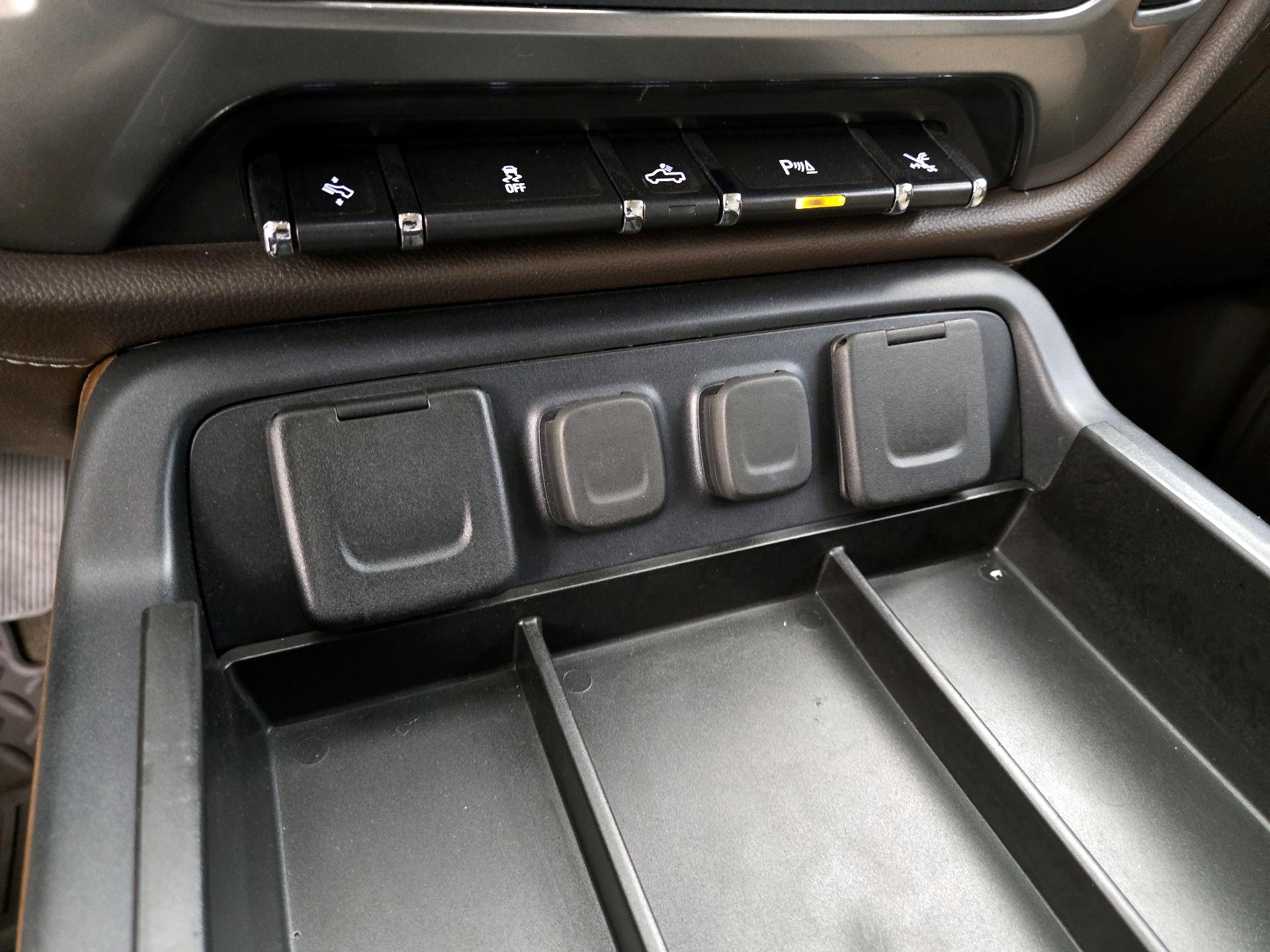 Thumbnail: 2018 Chevrolet Silverado 1500 - 18