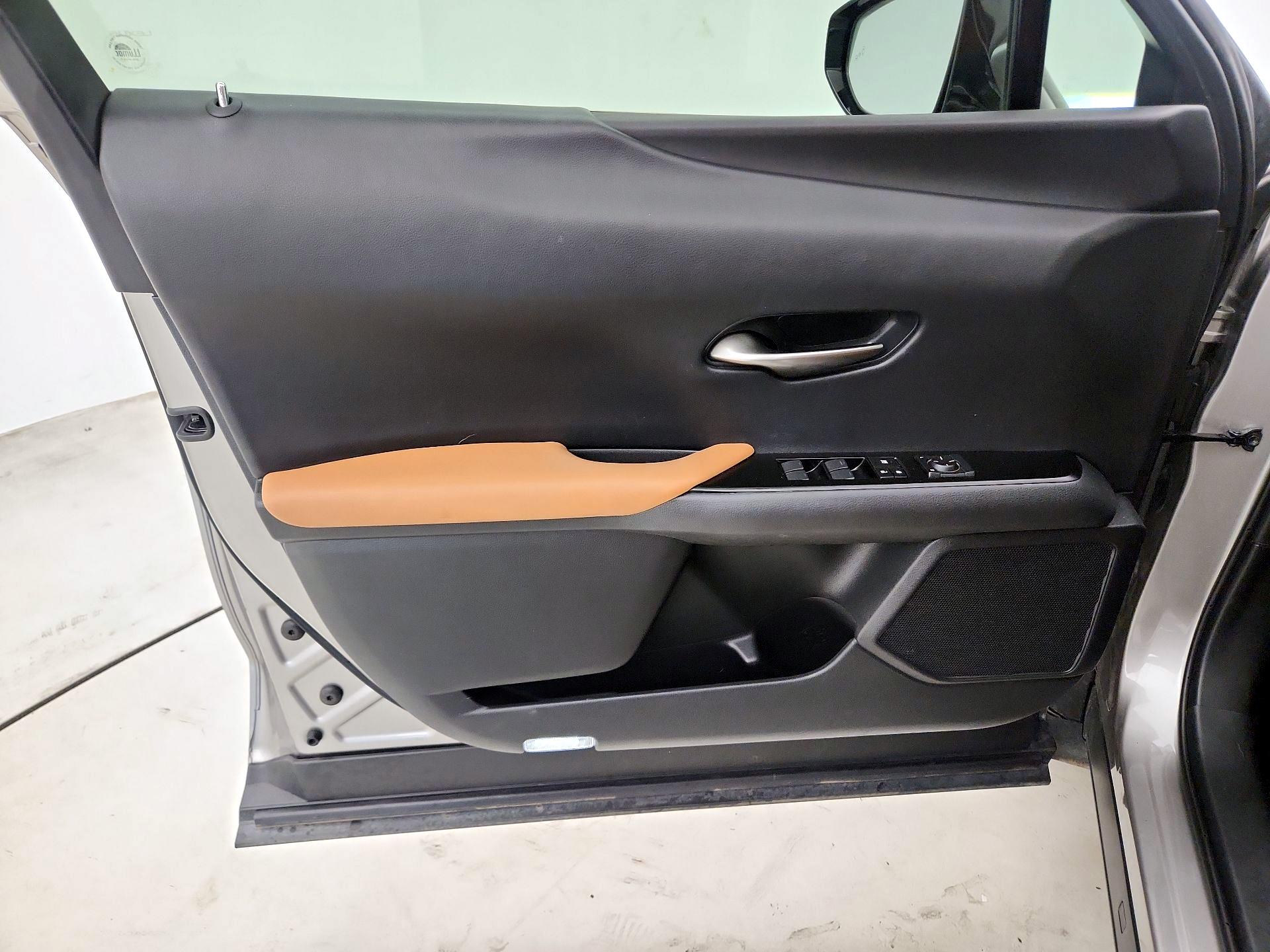 Thumbnail: 2019 Lexus UX - 12