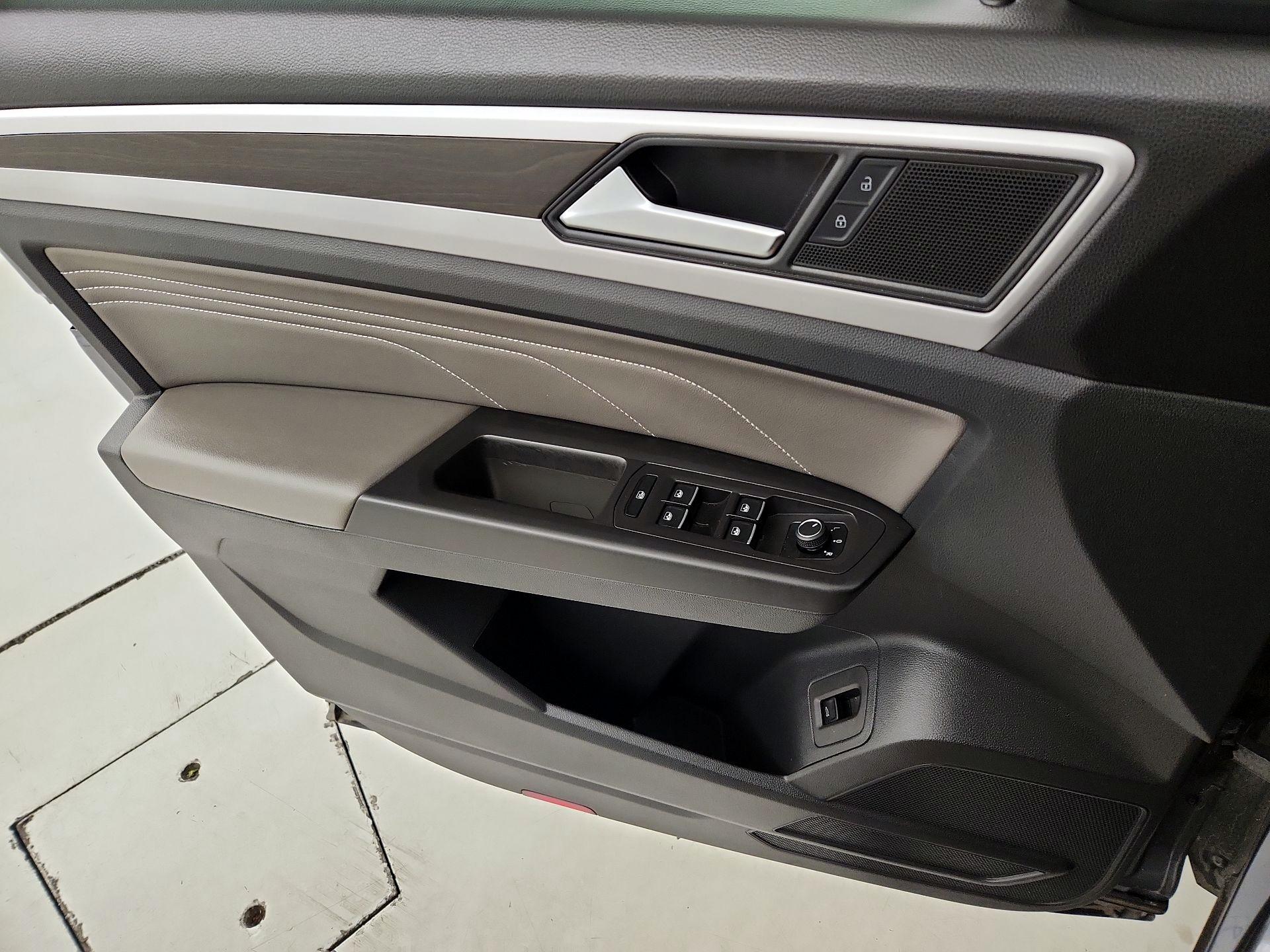 Thumbnail: 2023 Volkswagen Atlas - 12