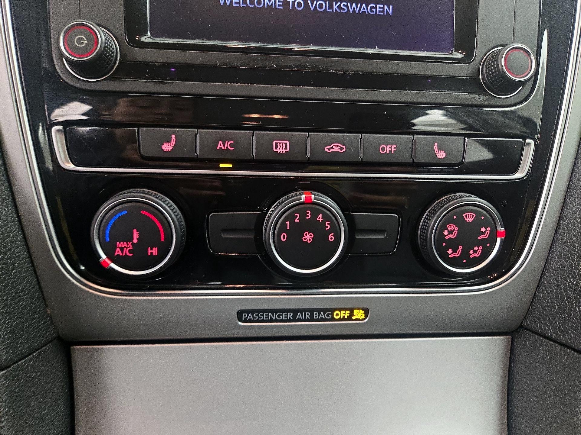 Thumbnail: 2019 Volkswagen Passat - 16