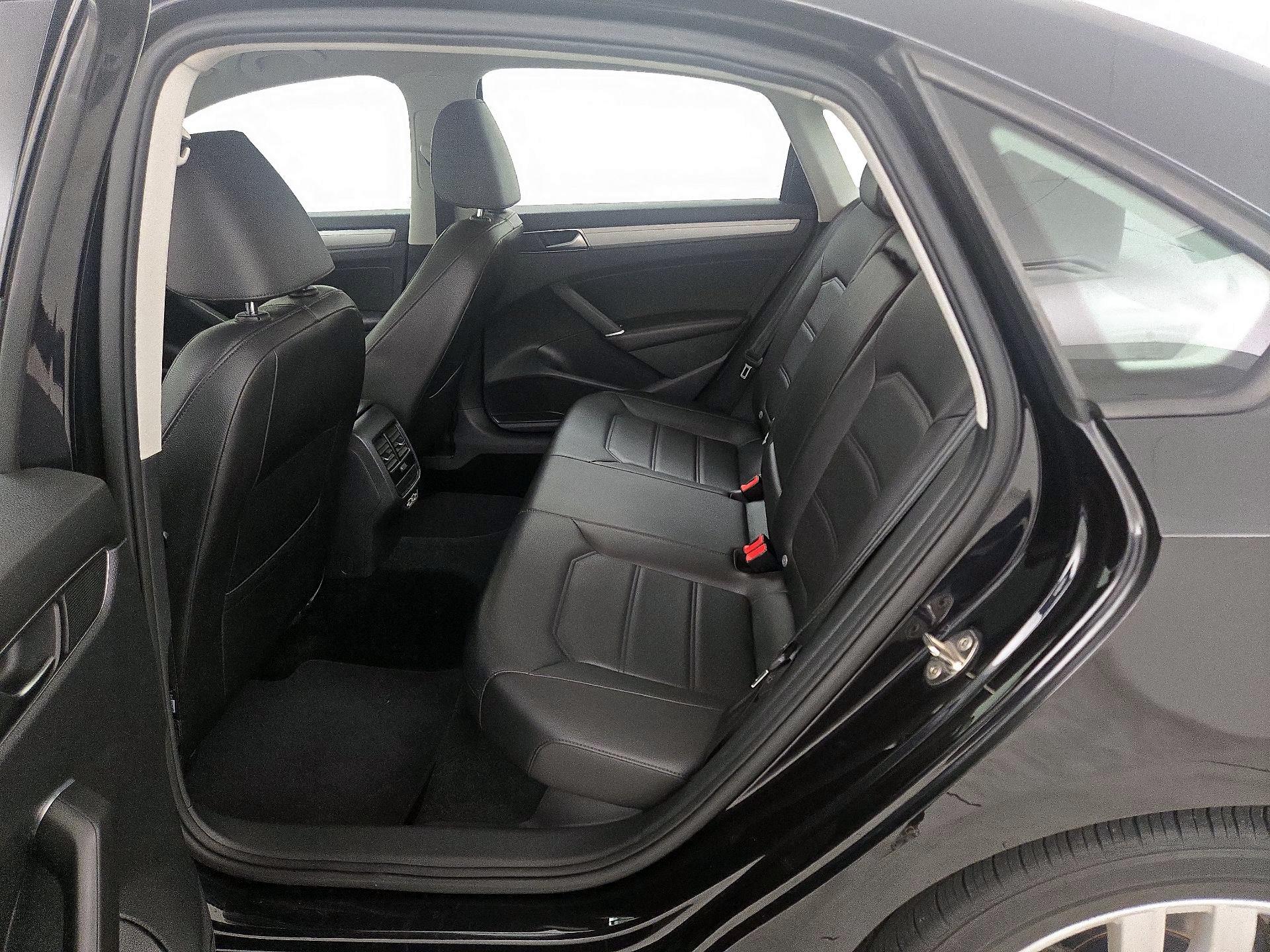 Thumbnail: 2019 Volkswagen Passat - 19