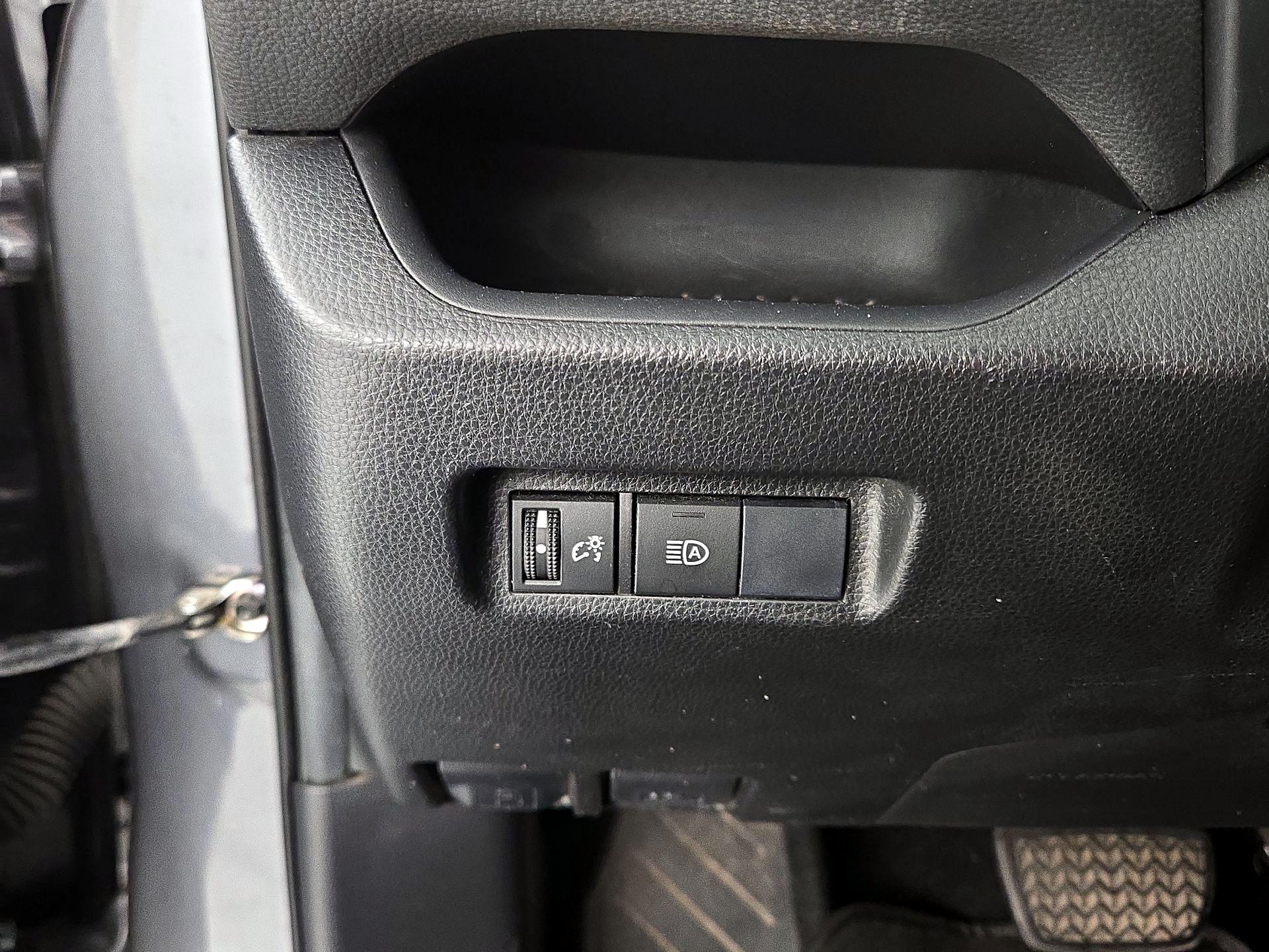 Thumbnail: 2019 Toyota RAV4 - 13
