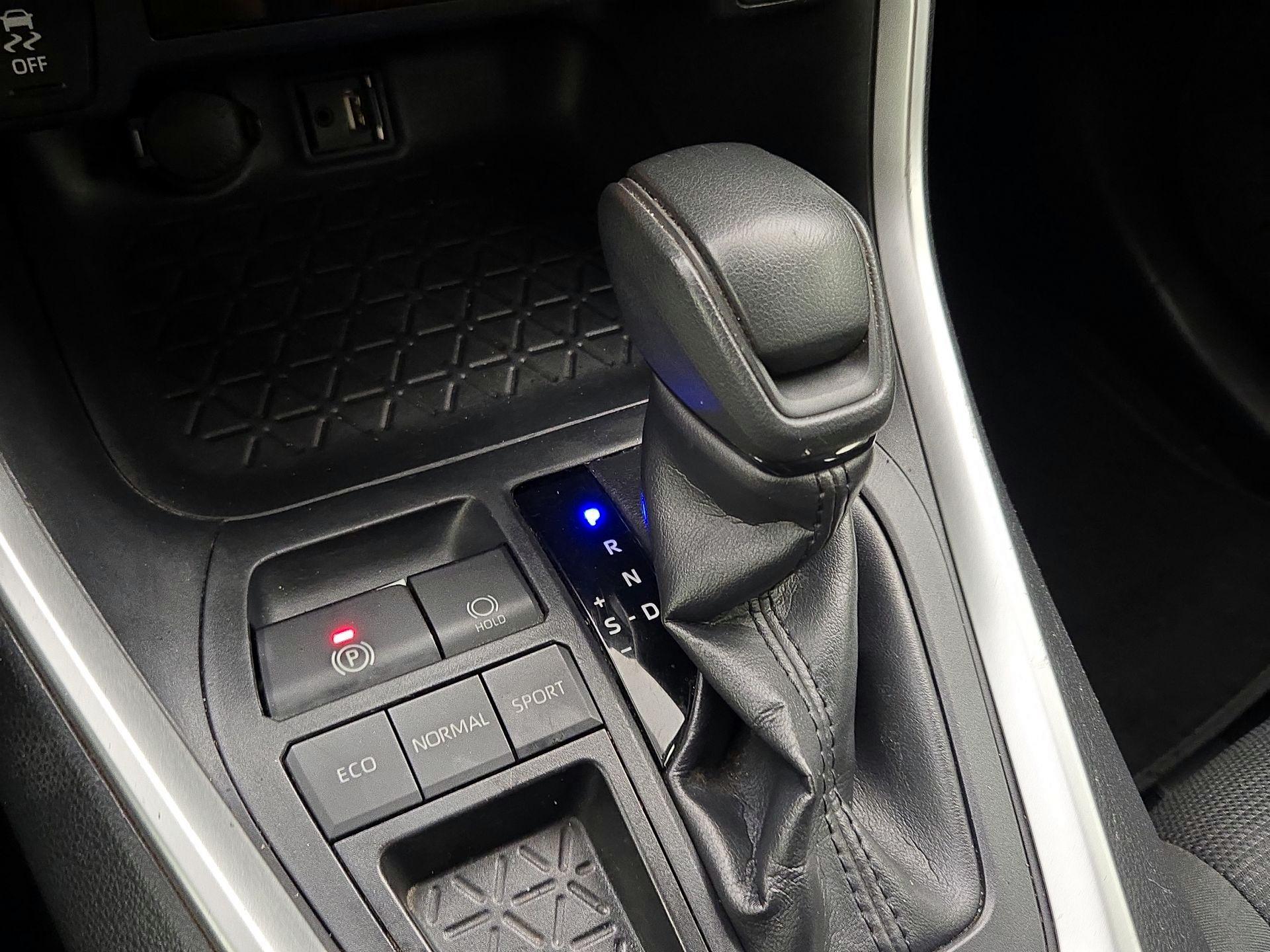 Thumbnail: 2019 Toyota RAV4 - 17