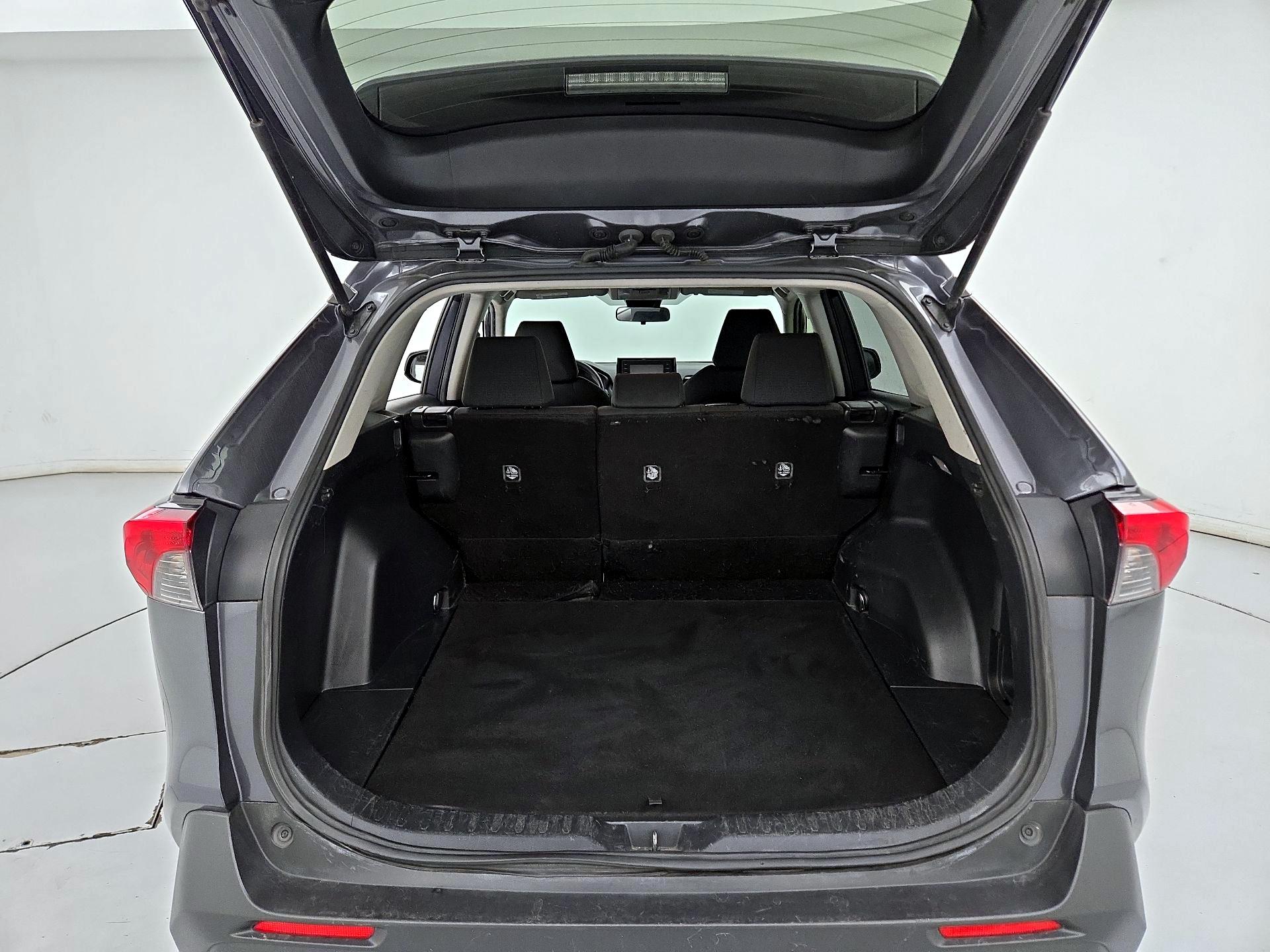 Thumbnail: 2019 Toyota RAV4 - 20