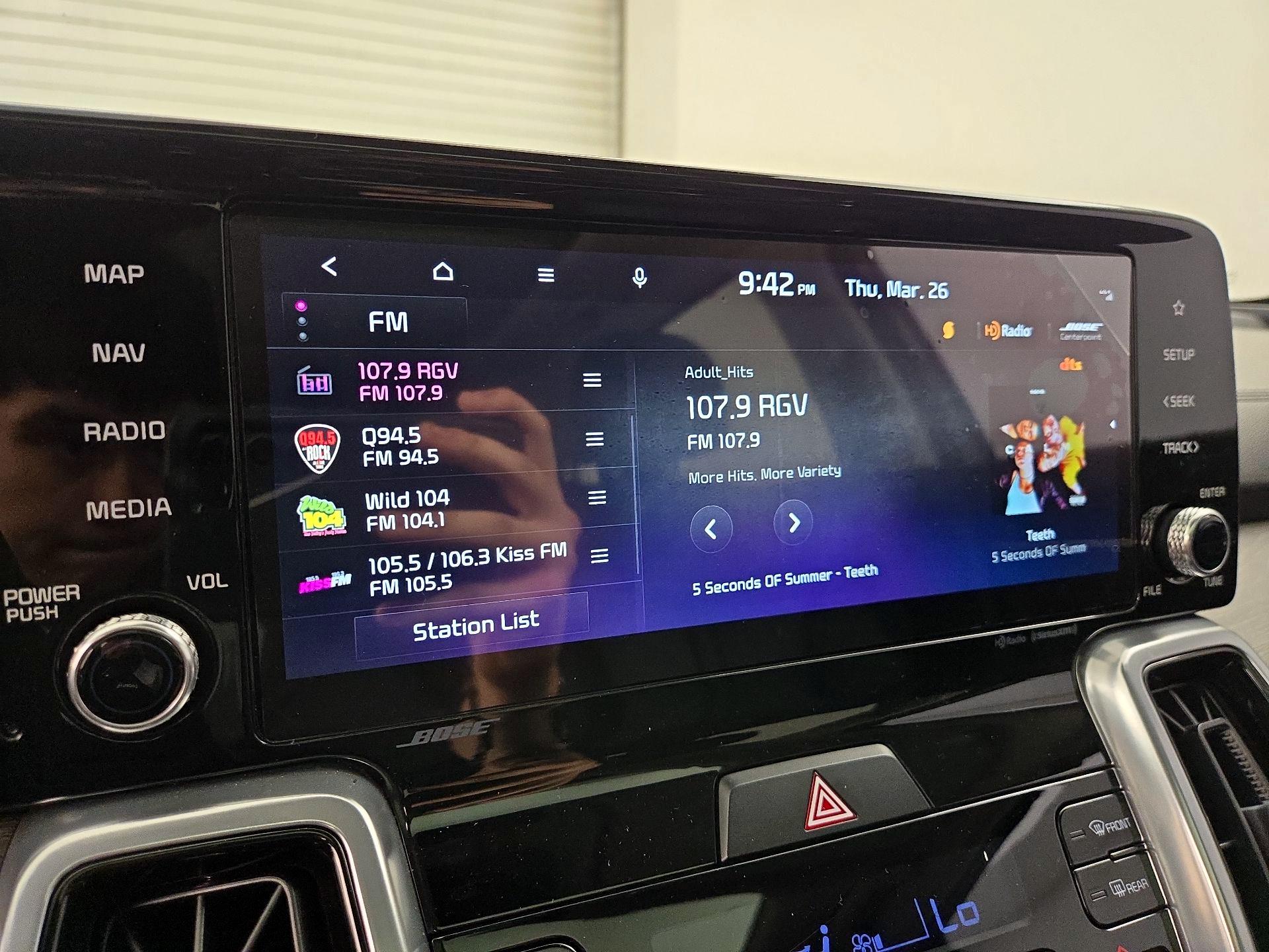 Thumbnail: 2023 Kia Sorento - 16