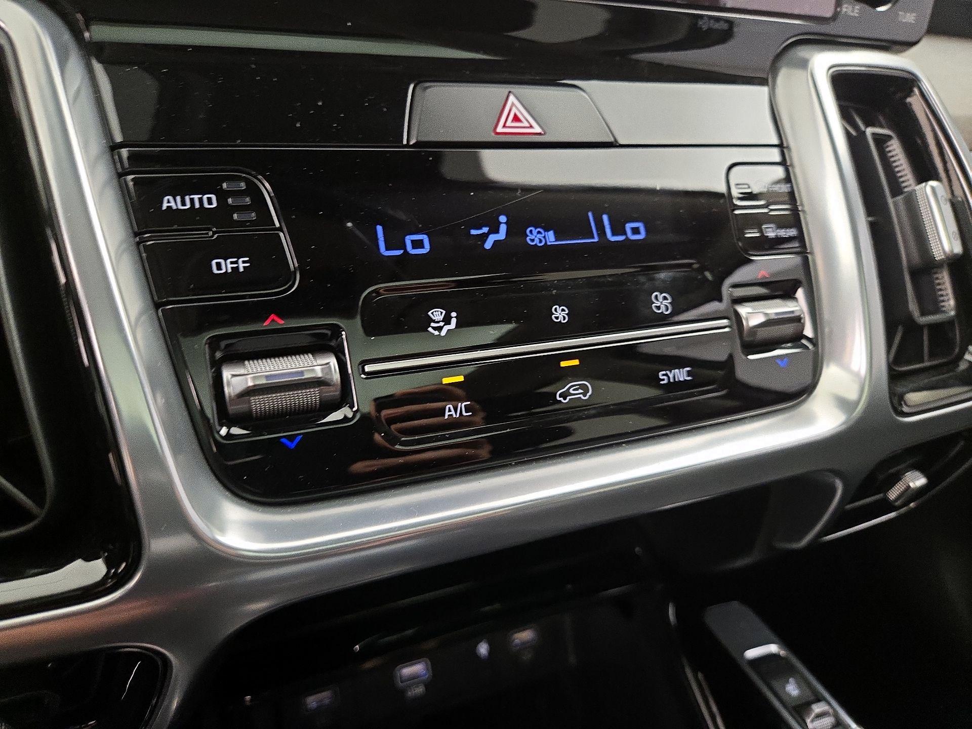 Thumbnail: 2023 Kia Sorento - 17