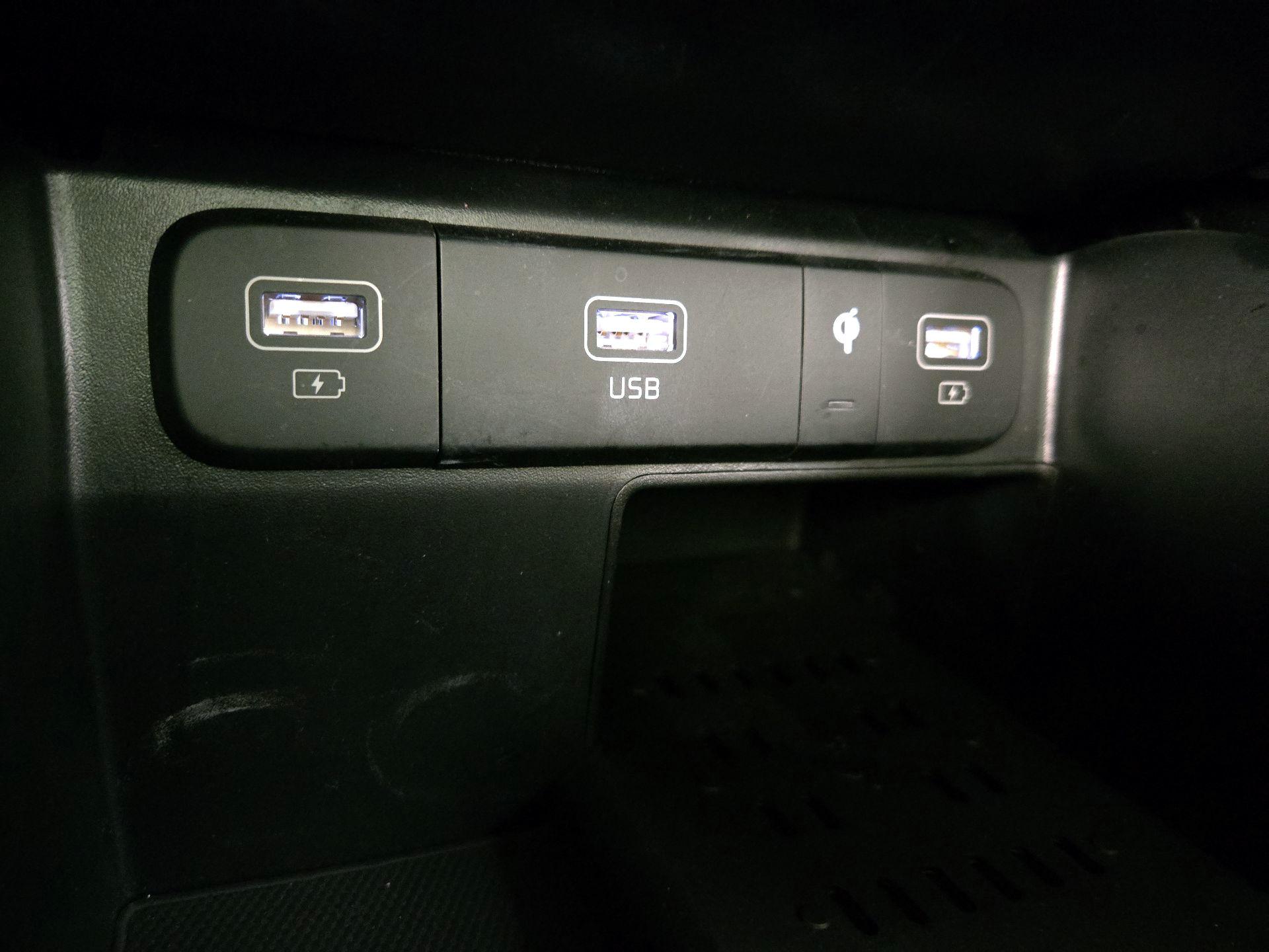 Thumbnail: 2023 Kia Sorento - 19