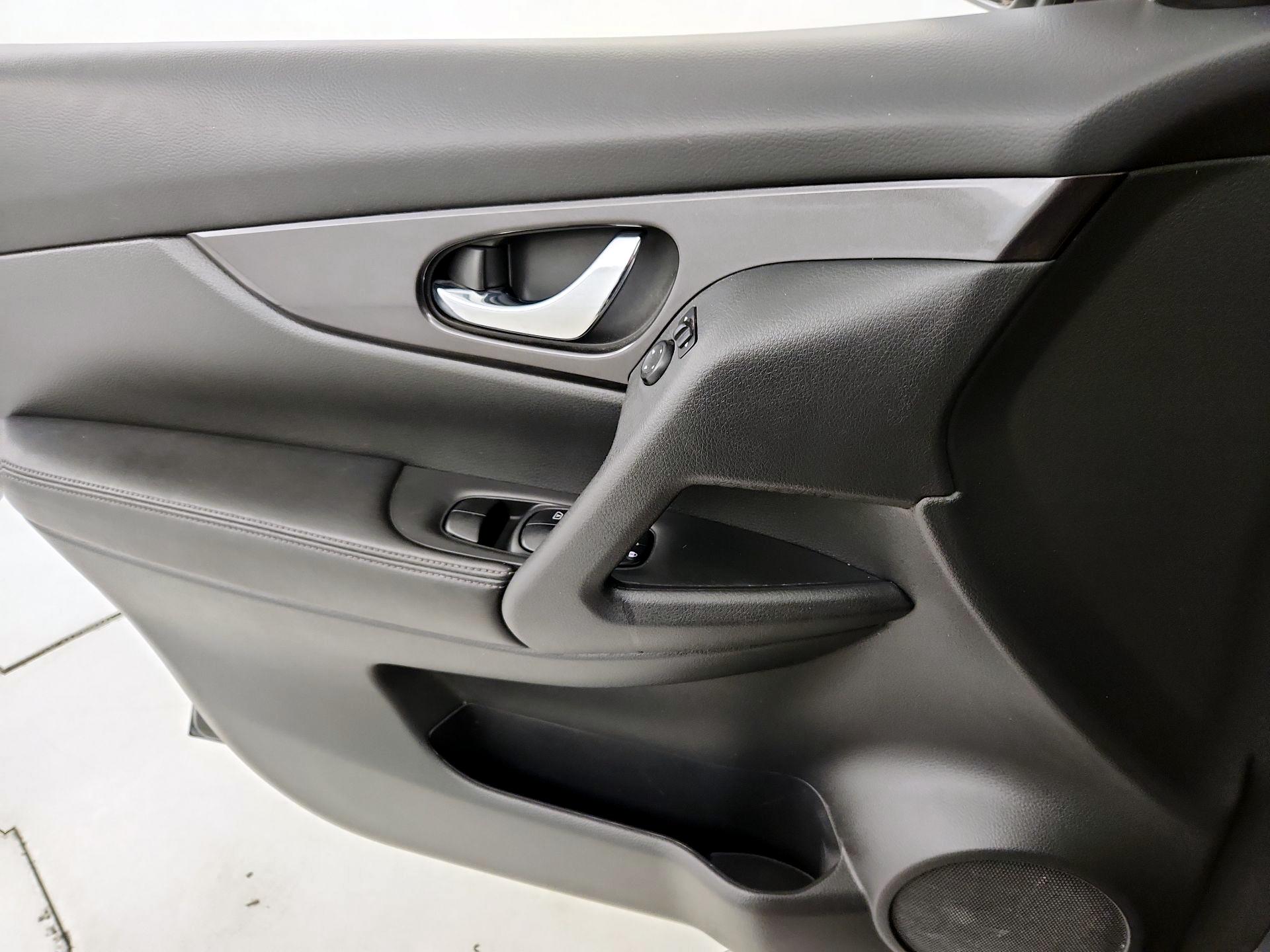 Thumbnail: 2018 Nissan Rogue - 12