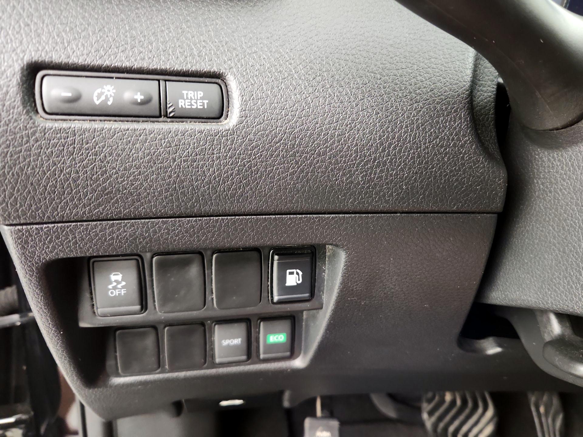 Thumbnail: 2018 Nissan Rogue - 13