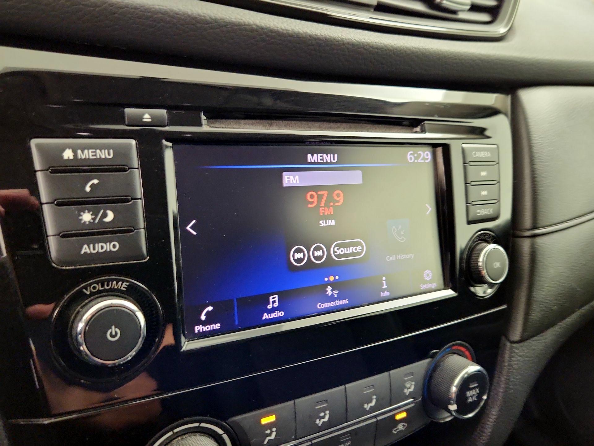 Thumbnail: 2018 Nissan Rogue - 15