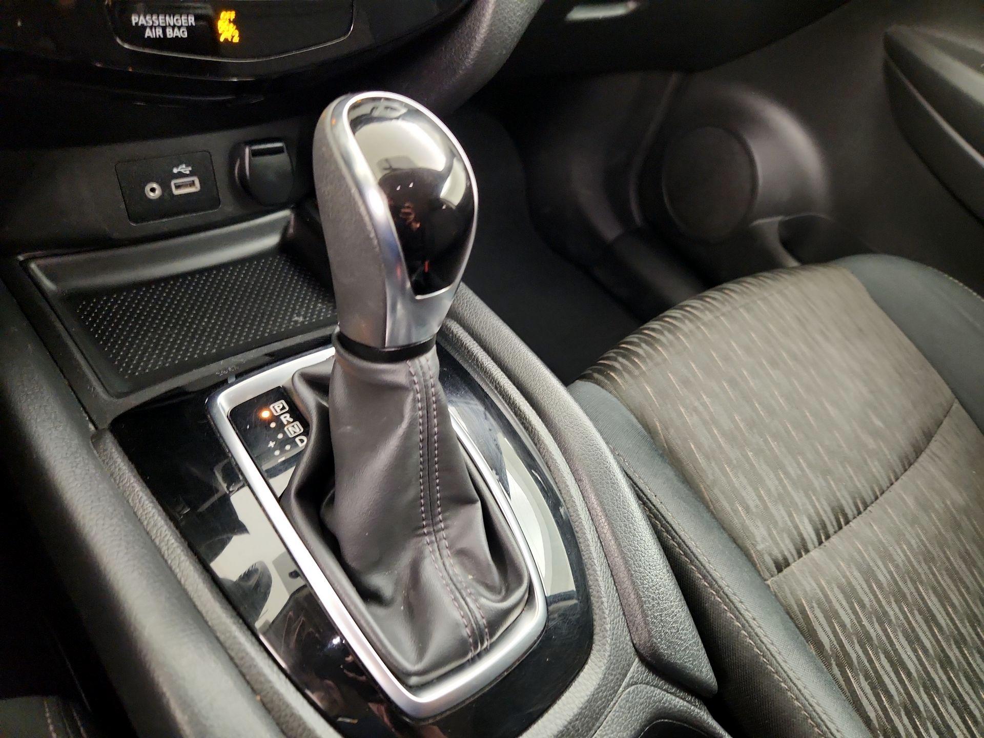 Thumbnail: 2018 Nissan Rogue - 17