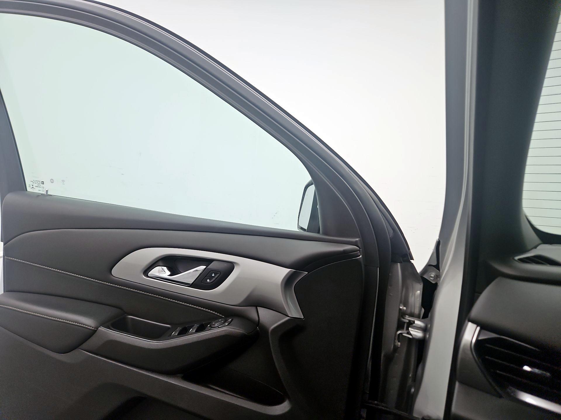 Thumbnail: 2022 Chevrolet Traverse - 12