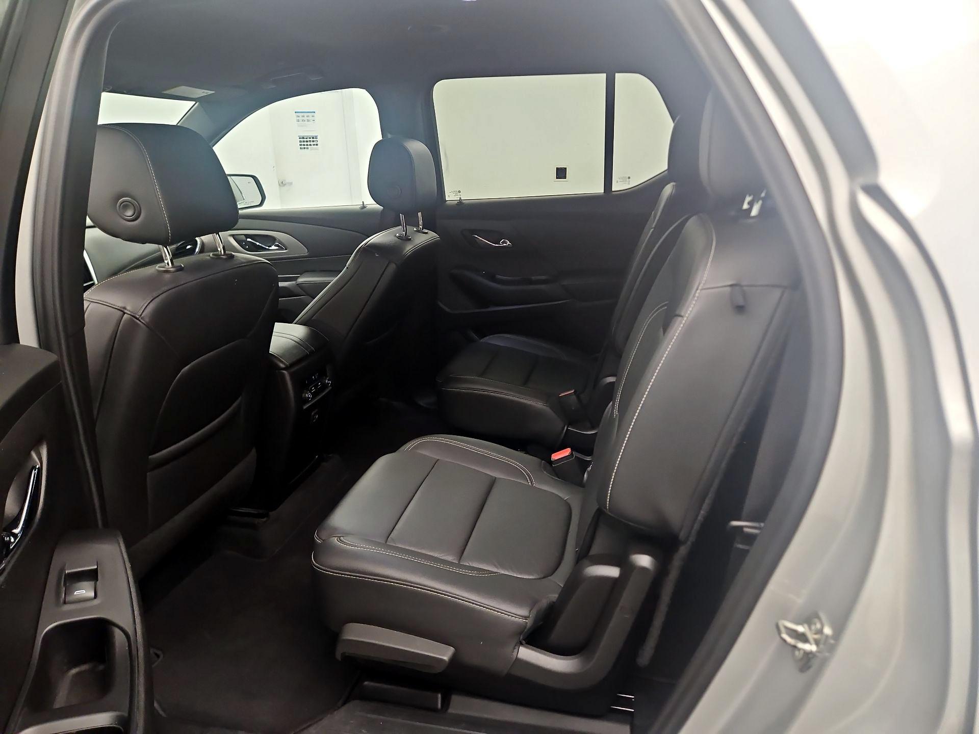 Thumbnail: 2022 Chevrolet Traverse - 16