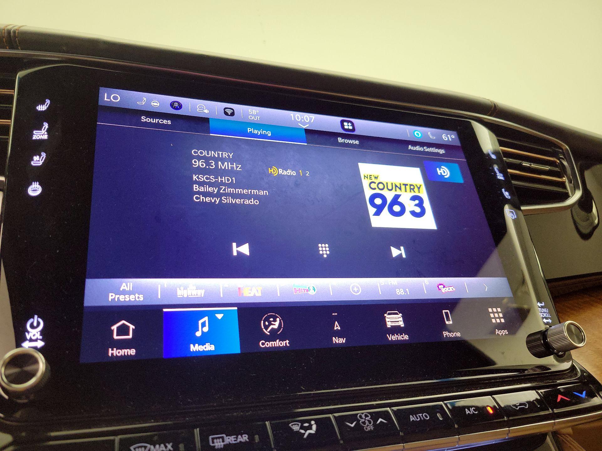 Thumbnail: 2022 Jeep Grand Wagoneer - 16