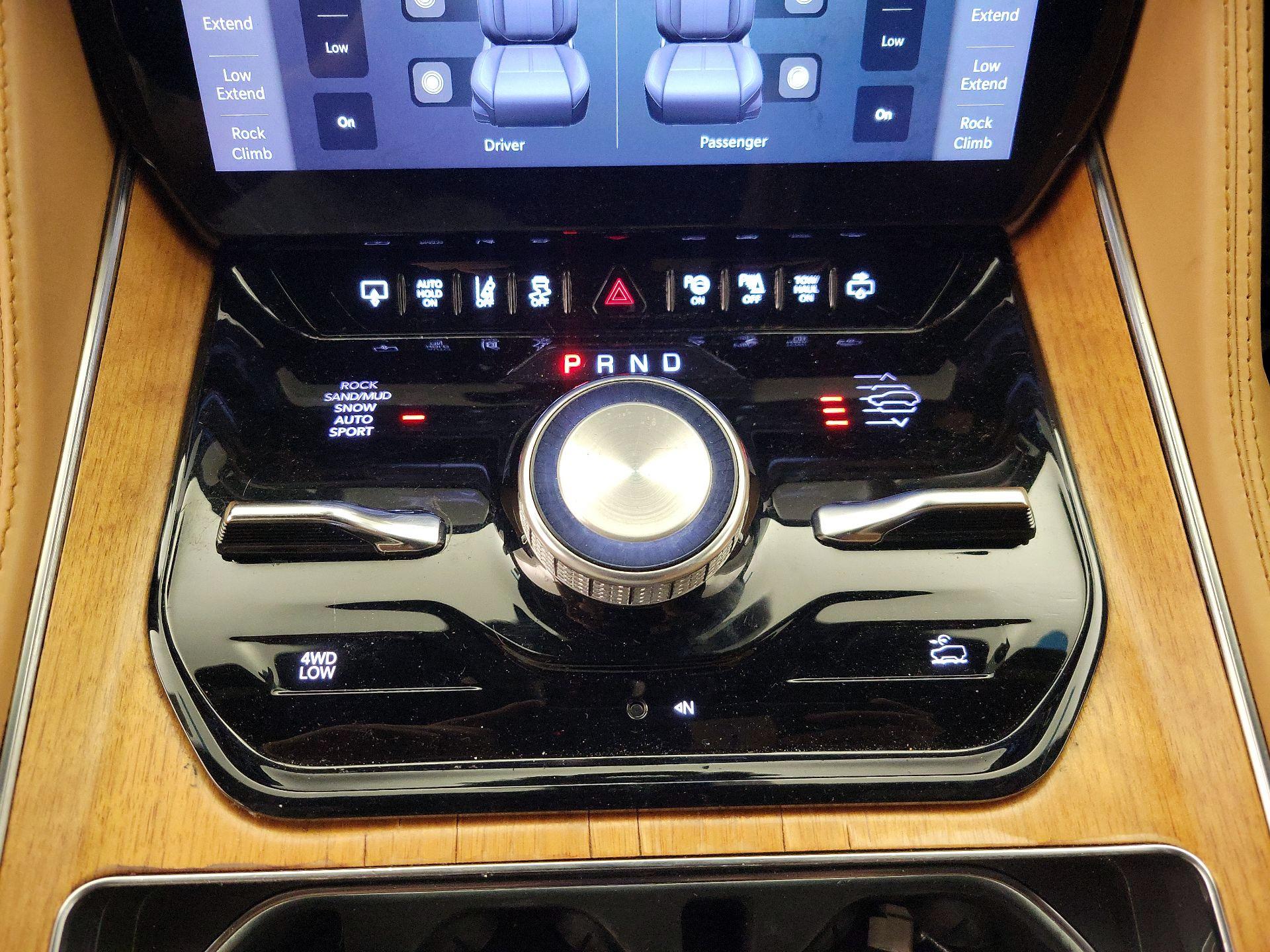 Thumbnail: 2022 Jeep Grand Wagoneer - 18