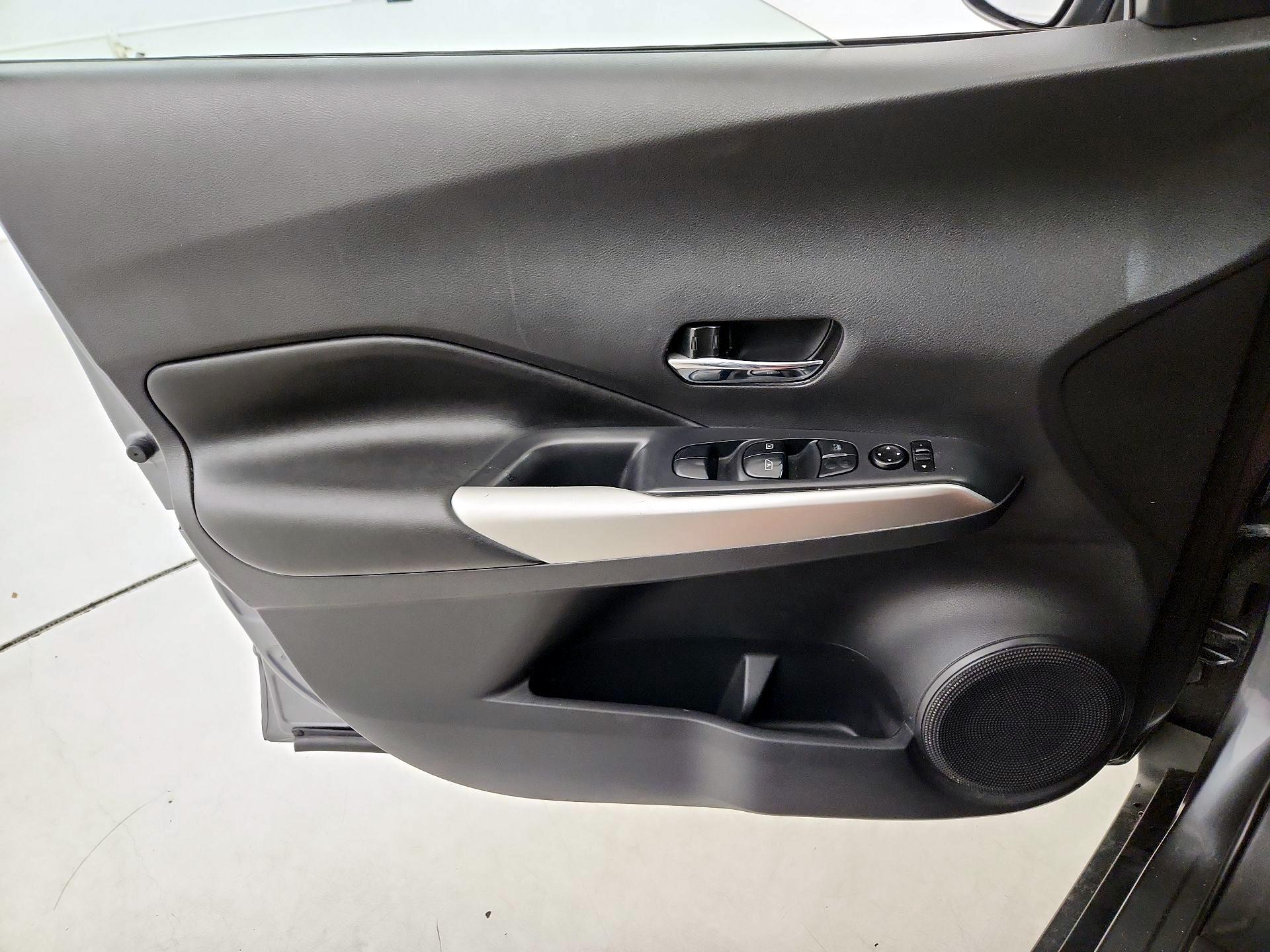 Thumbnail: 2019 Nissan Kicks - 12