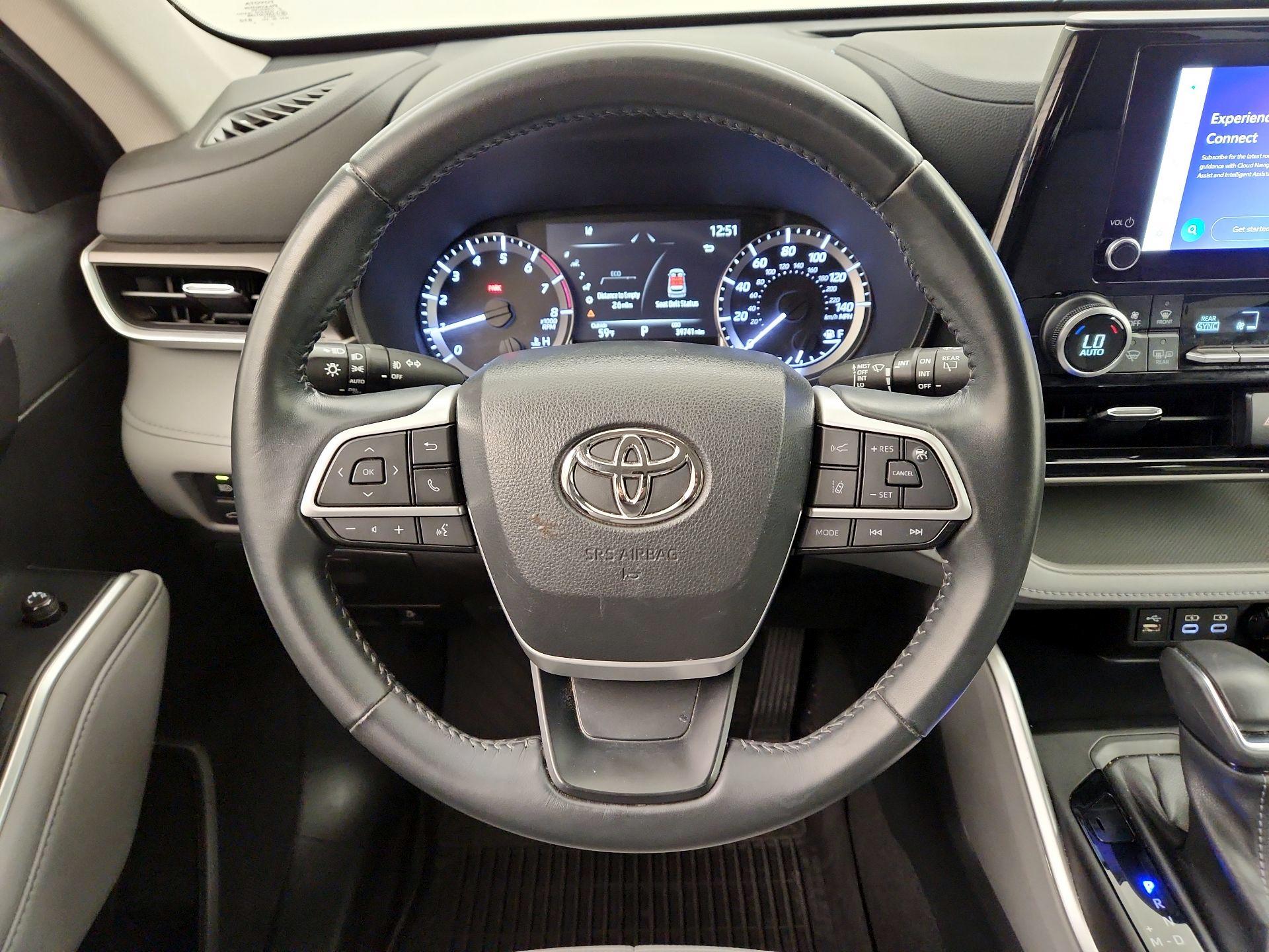 Thumbnail: 2023 Toyota Highlander - 10