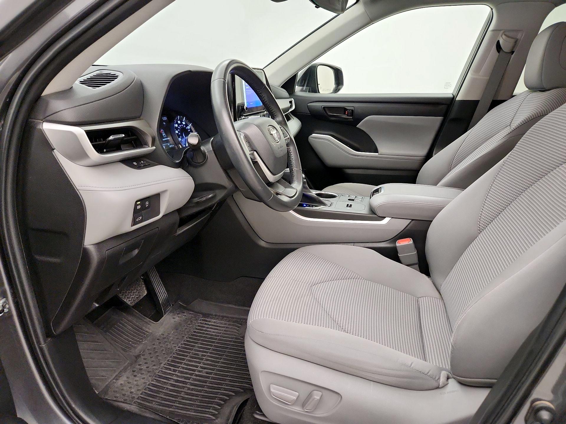 Thumbnail: 2023 Toyota Highlander - 11