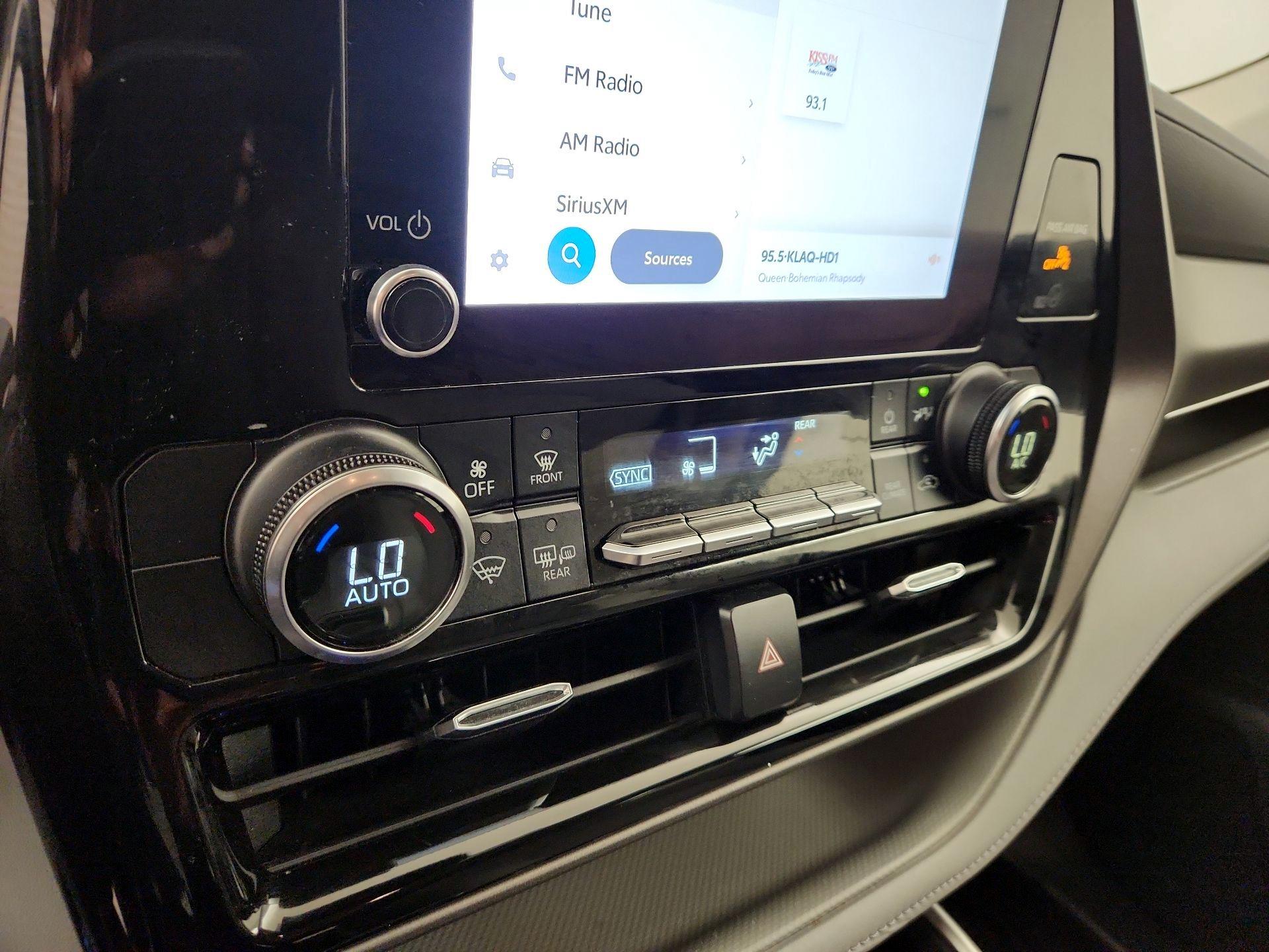 Thumbnail: 2023 Toyota Highlander - 16