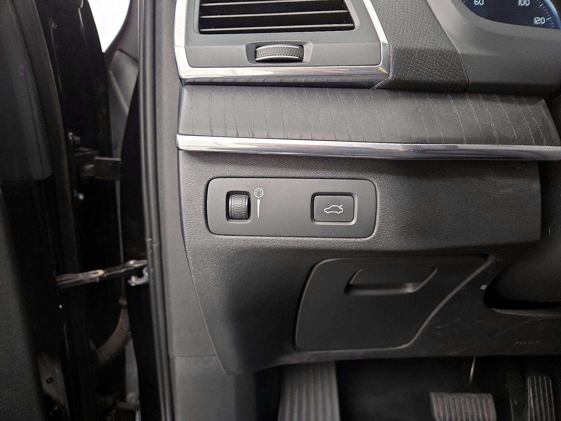 Thumbnail: 2020 Volvo XC90 - 13