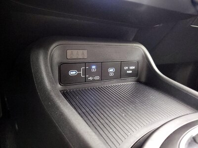 USB/AUX Ports