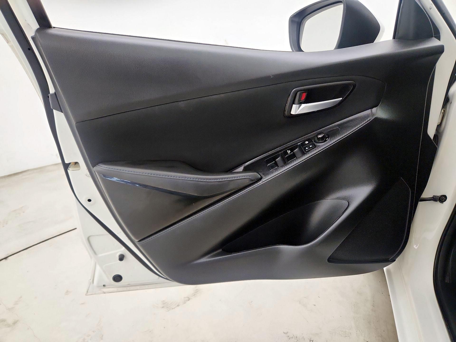 Thumbnail: 2017 Toyota Yaris iA - 12