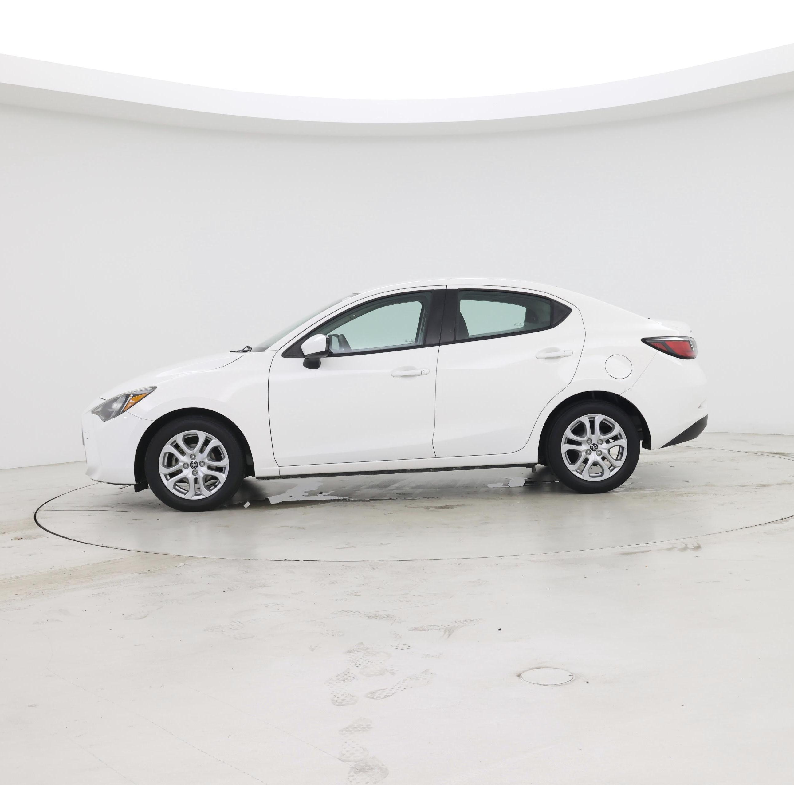 Thumbnail: 2017 Toyota Yaris iA - 3