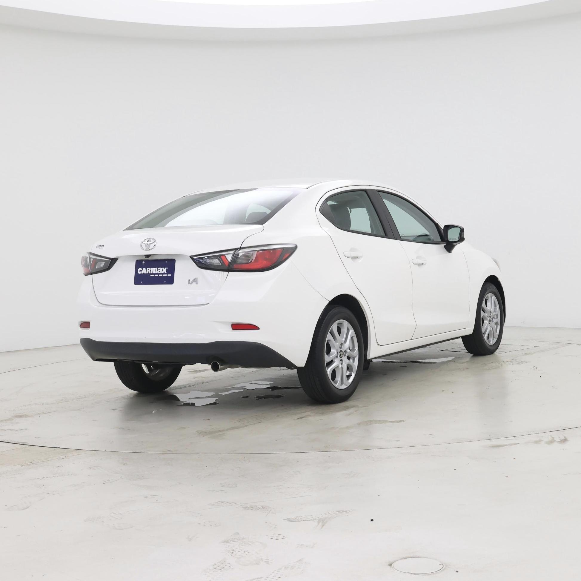 Thumbnail: 2017 Toyota Yaris iA - 8