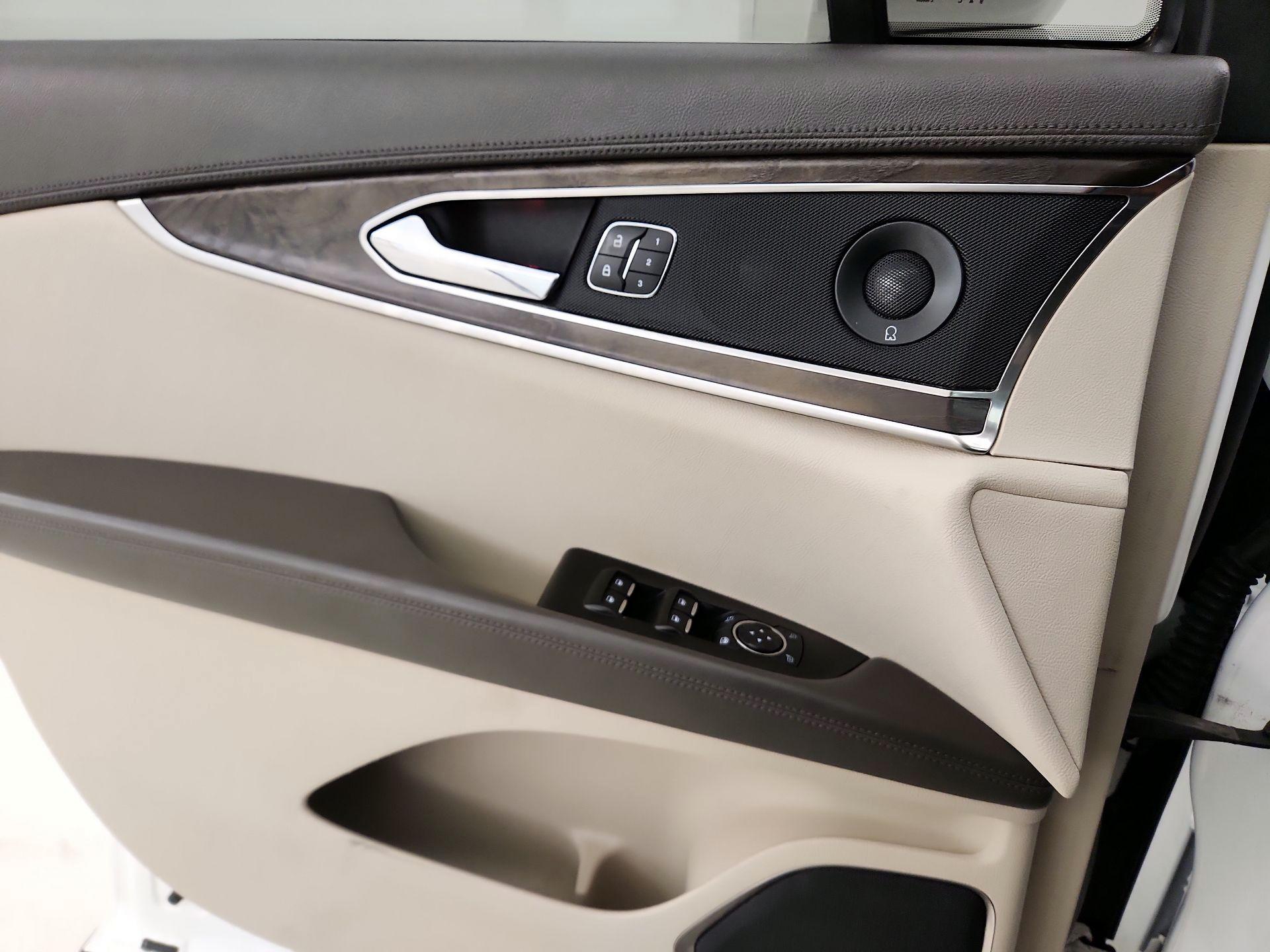 Thumbnail: 2020 Lincoln Nautilus - 12