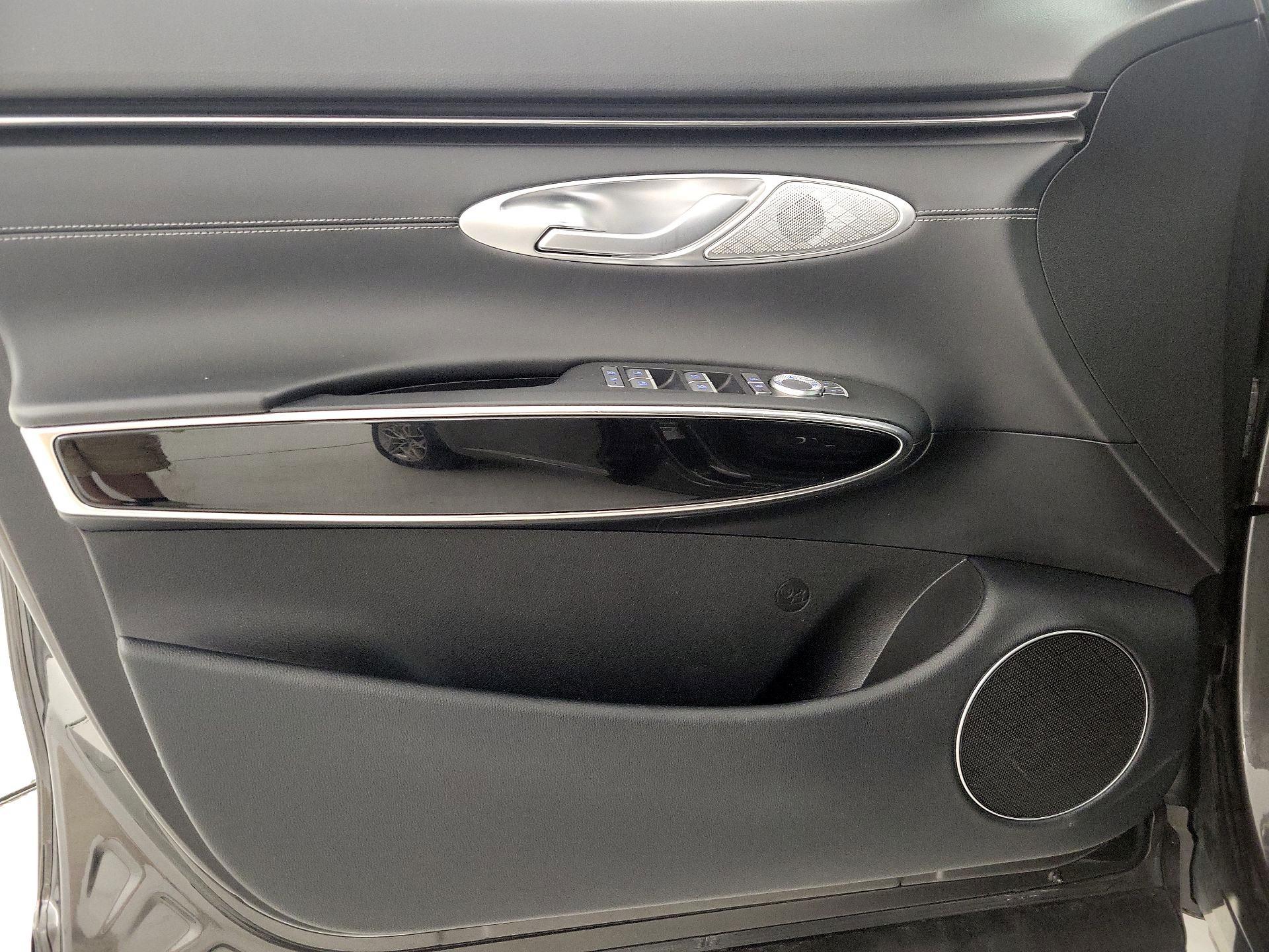 Thumbnail: 2025 Genesis GV70 - 12