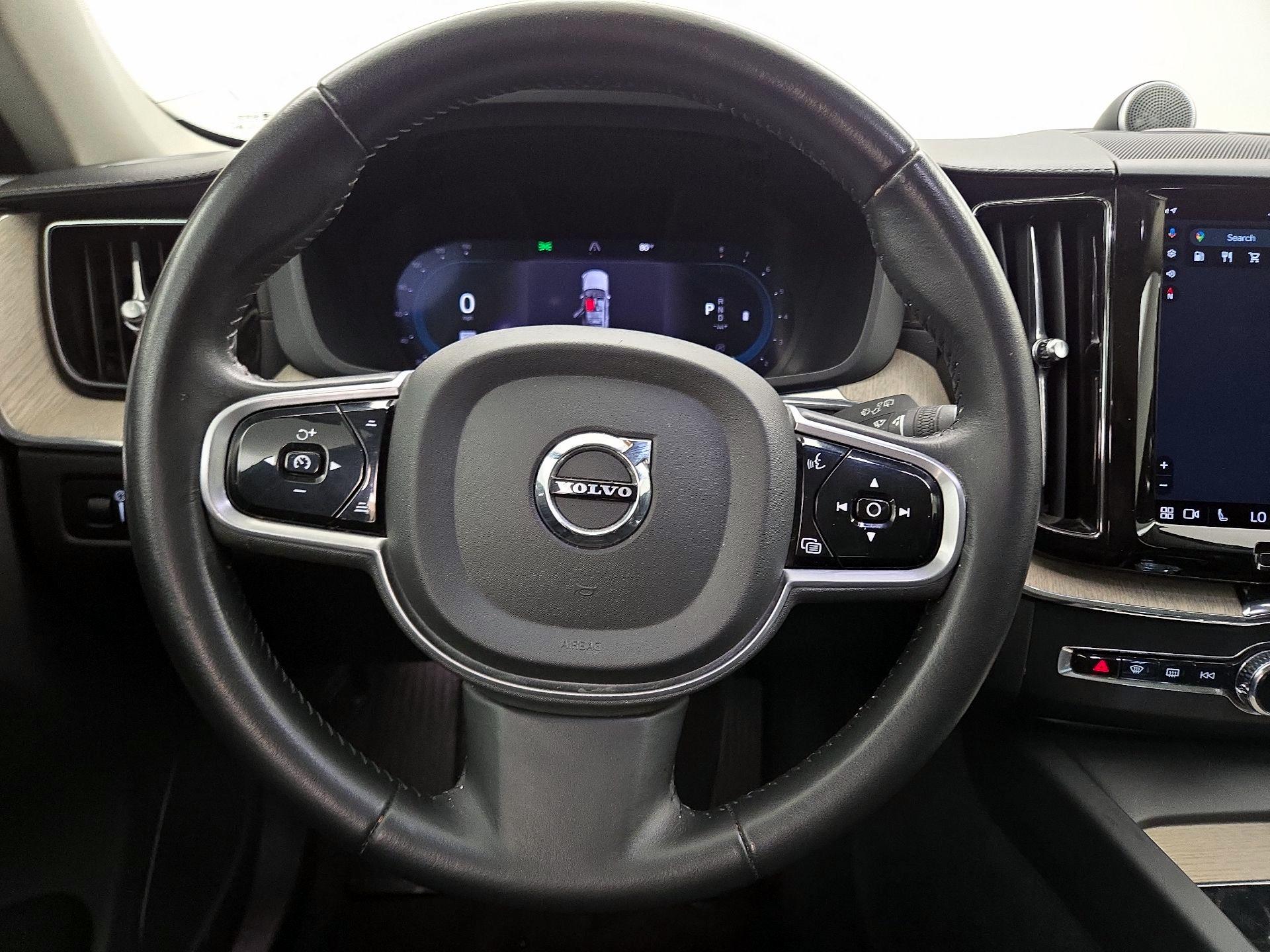 Thumbnail: 2022 Volvo XC60 - 10