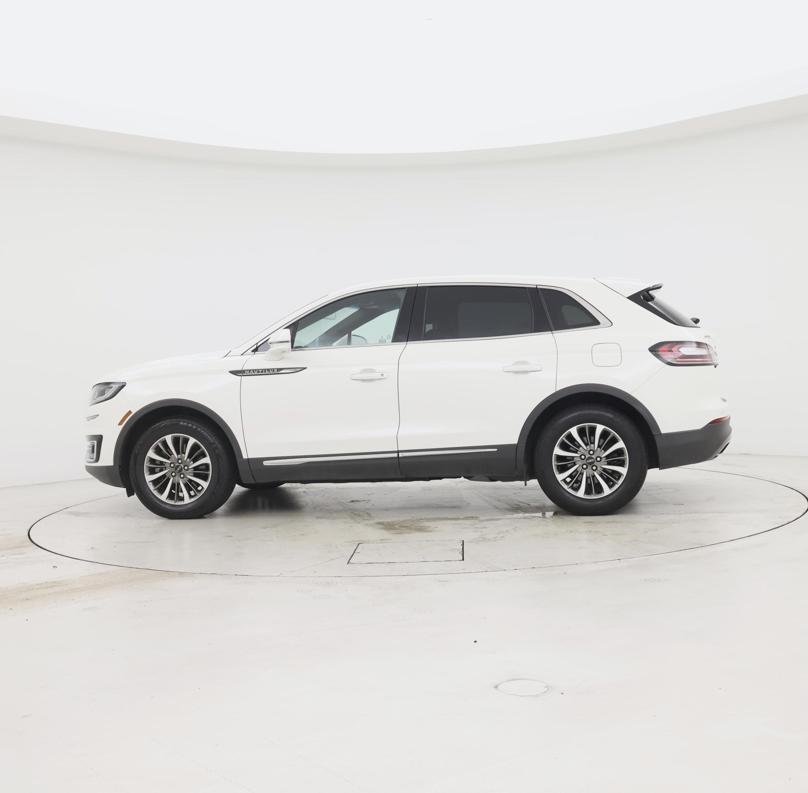 Thumbnail: 2020 Lincoln Nautilus - 3