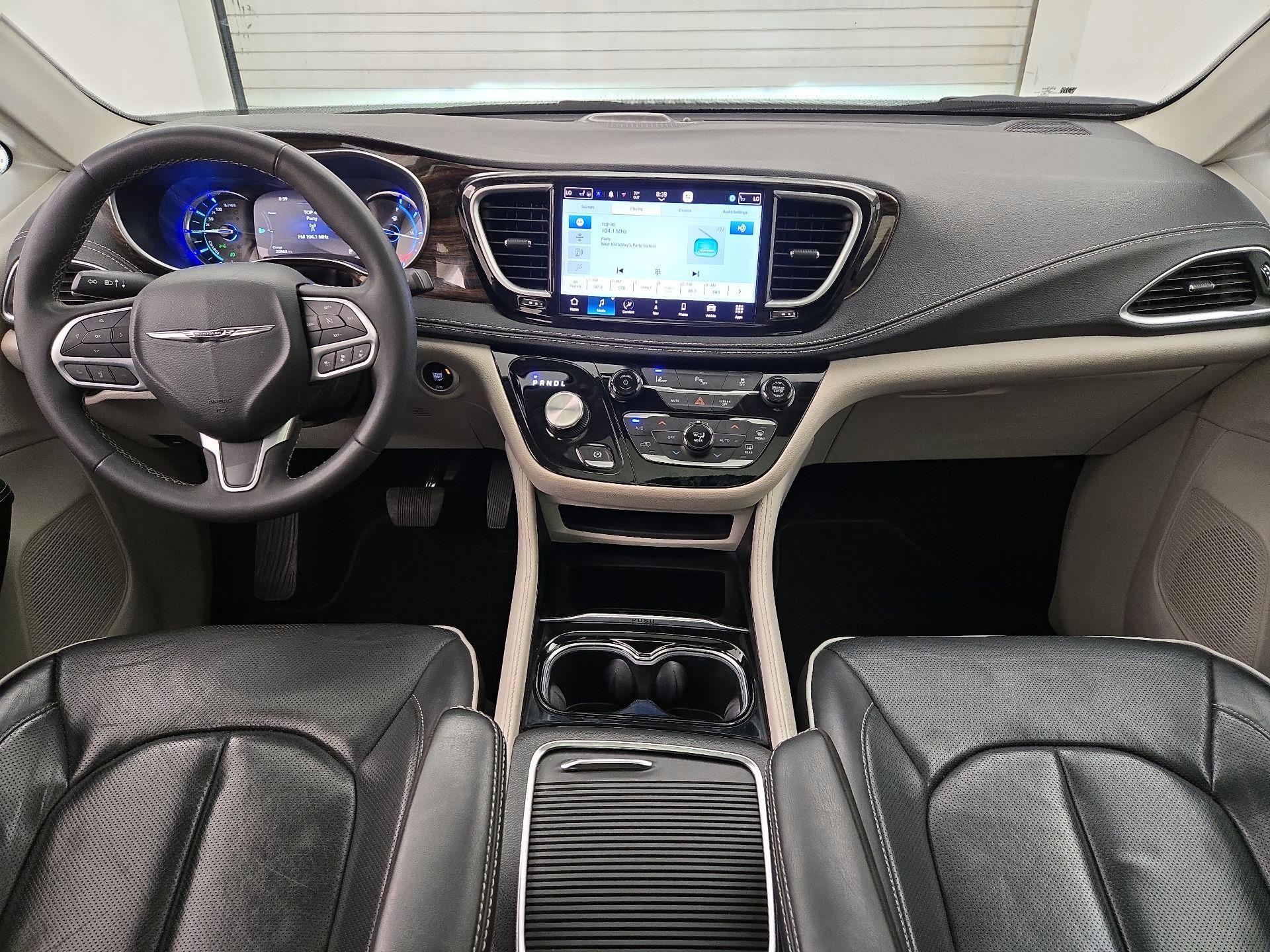 Thumbnail: 2023 Chrysler Pacifica - 9