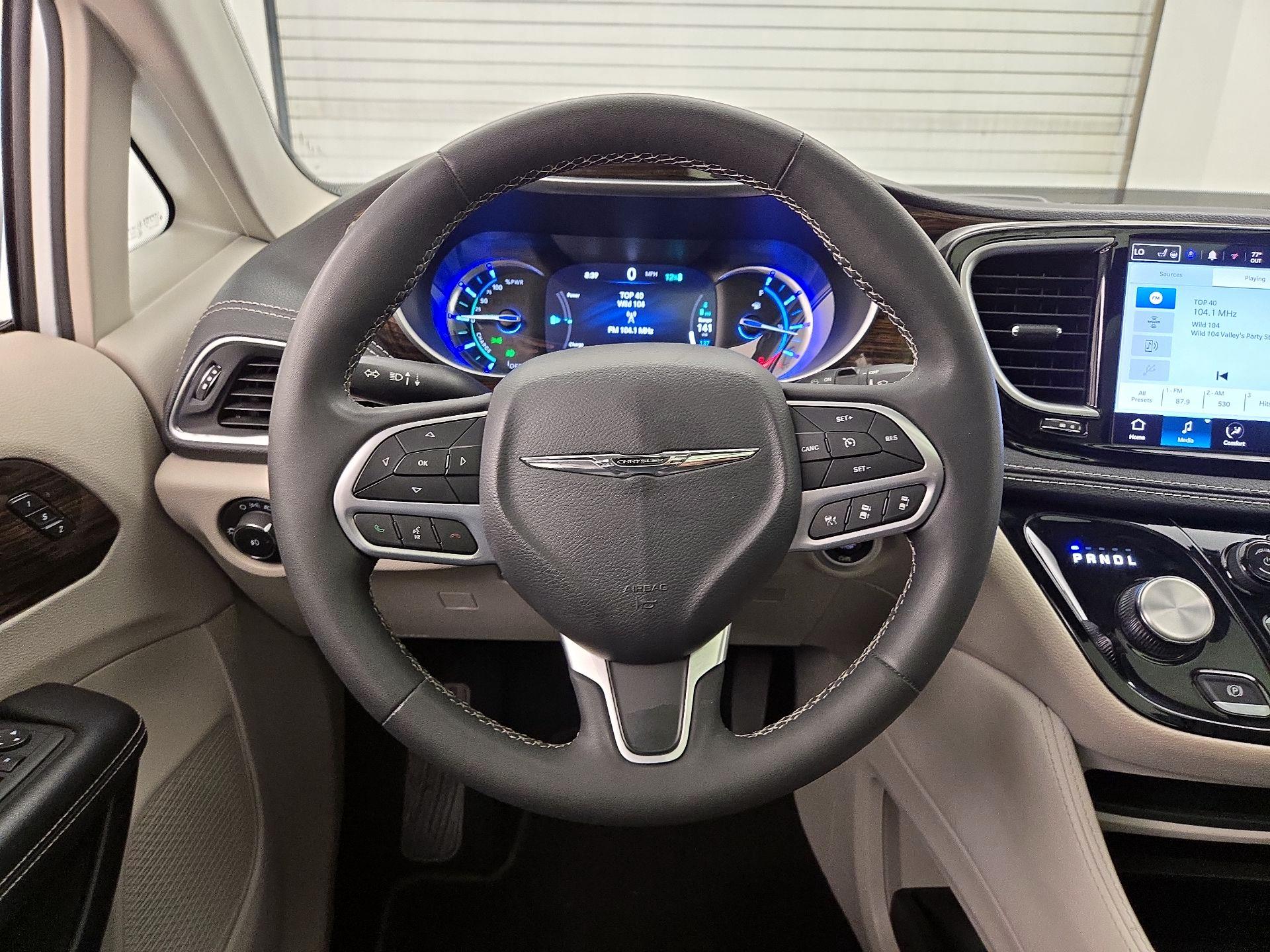 Thumbnail: 2023 Chrysler Pacifica - 10