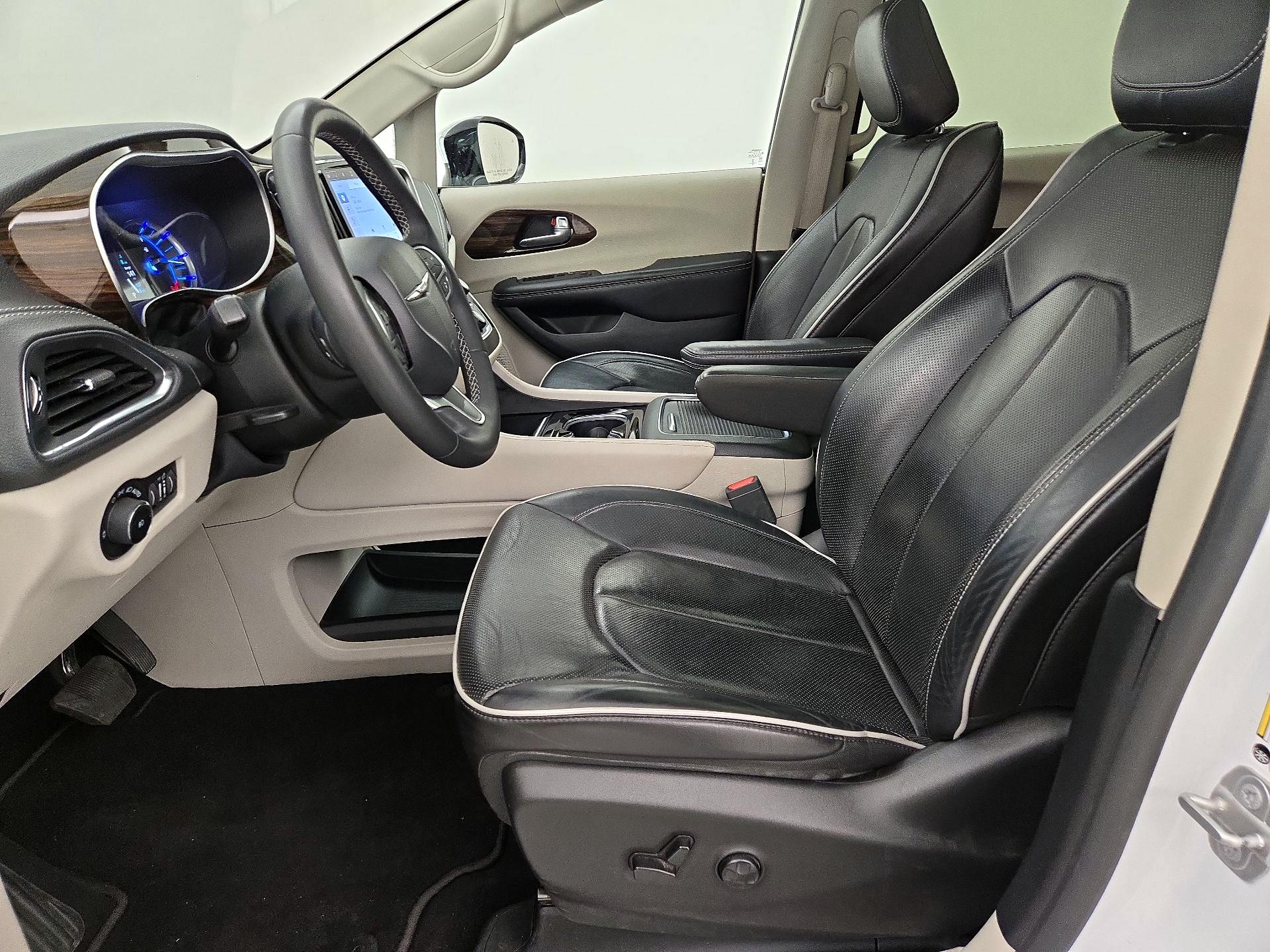 Thumbnail: 2023 Chrysler Pacifica - 11