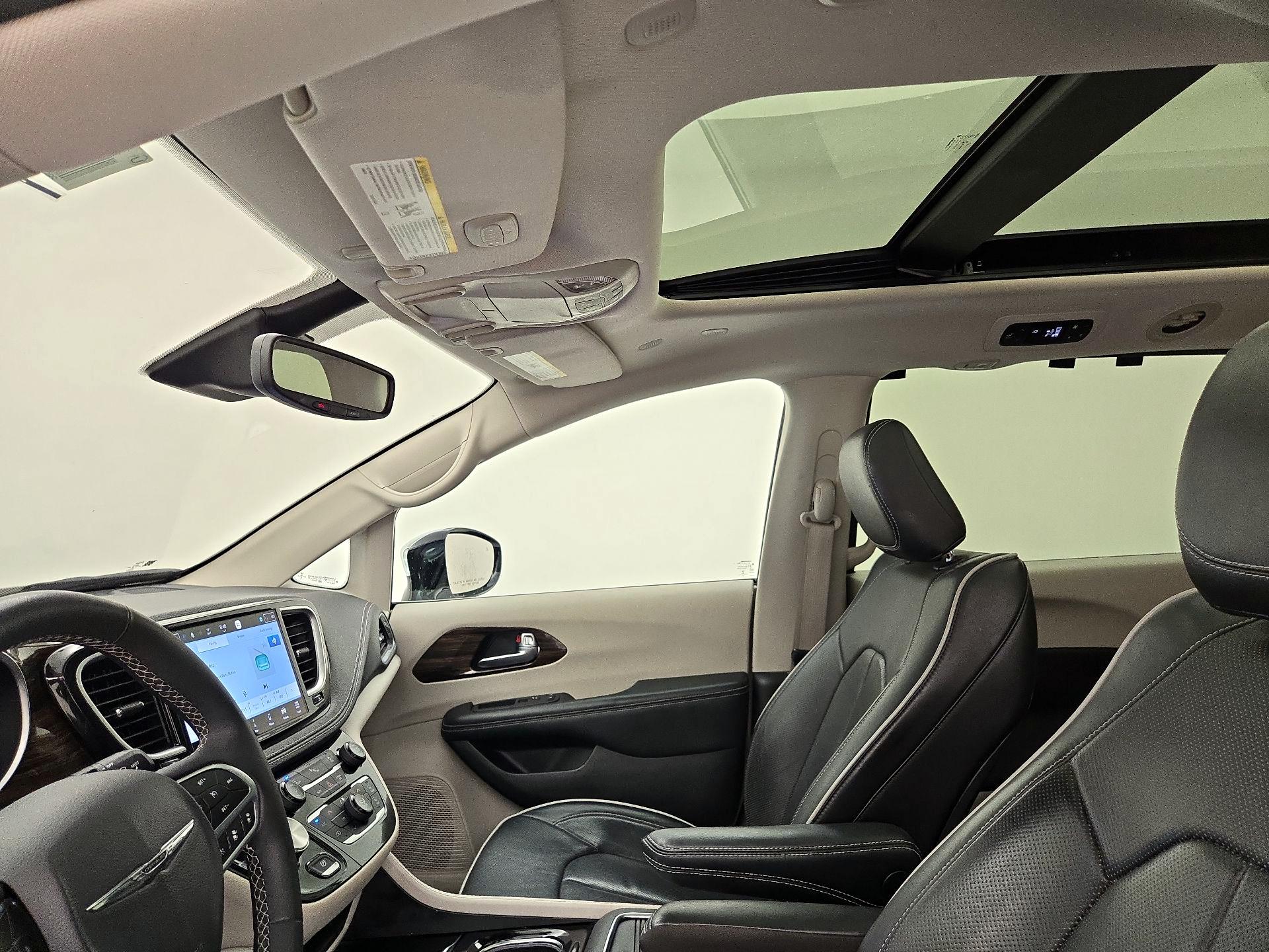 Thumbnail: 2023 Chrysler Pacifica - 20