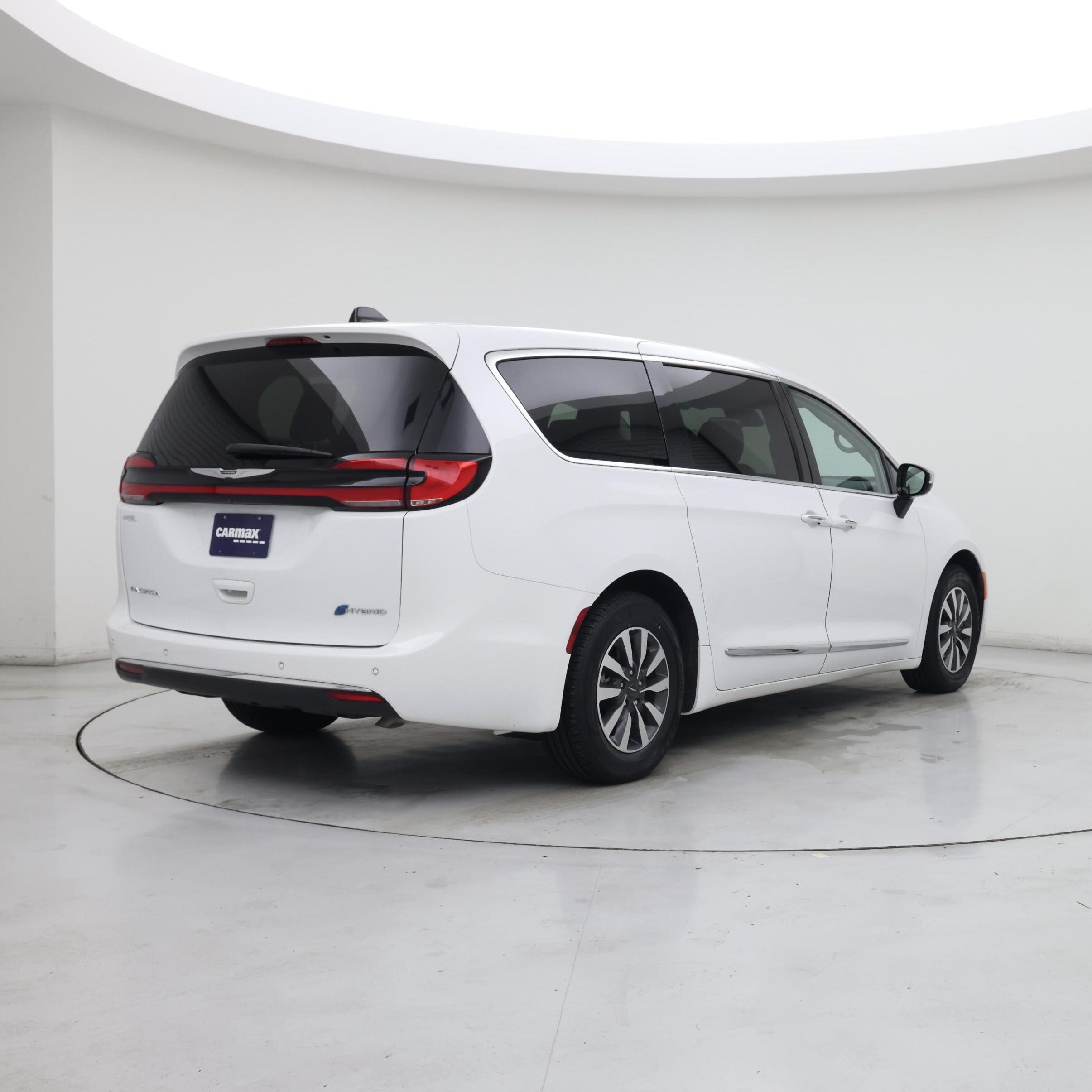 Thumbnail: 2023 Chrysler Pacifica - 8