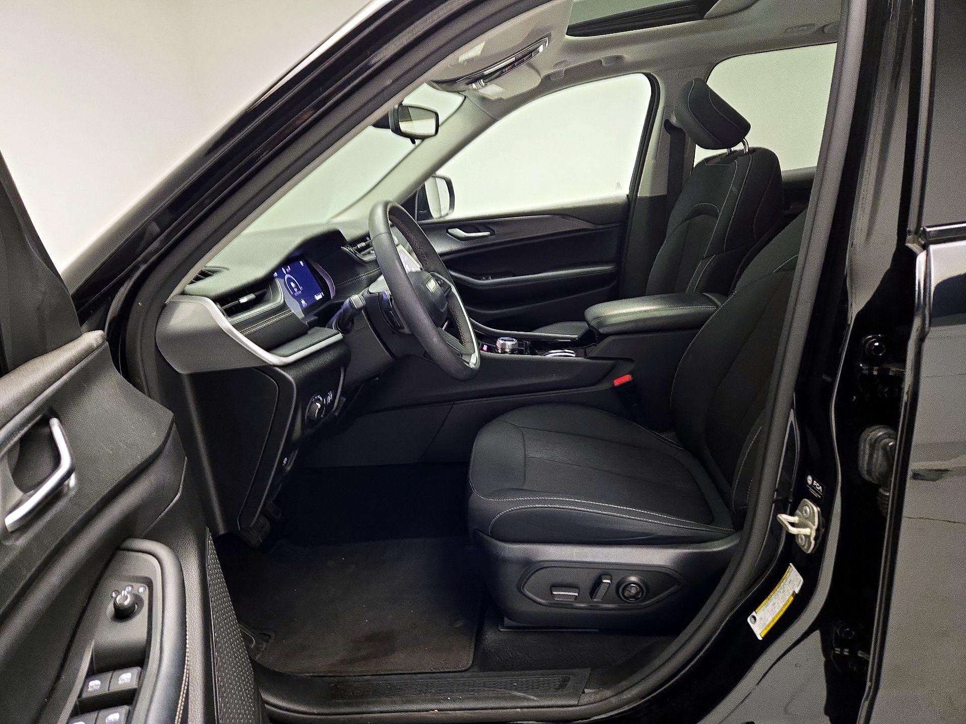 Thumbnail: 2023 Jeep Grand Cherokee - 11